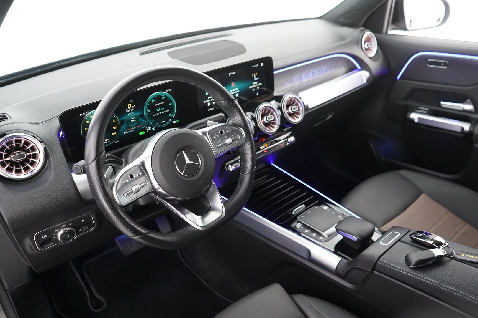 MERCEDES-BENZ EQB 2022 300 4MATIC Business 7P * Widescreen / Vakkari / Puolinahat / Kamera / Navi / Katveavustin* - 3,99 % KORKOTARJOUS TÄHÄN AUTOON - Uudet kesärenkaat / Viimeisin huolto 02/2025 / Seuraava katsastus 2026! 