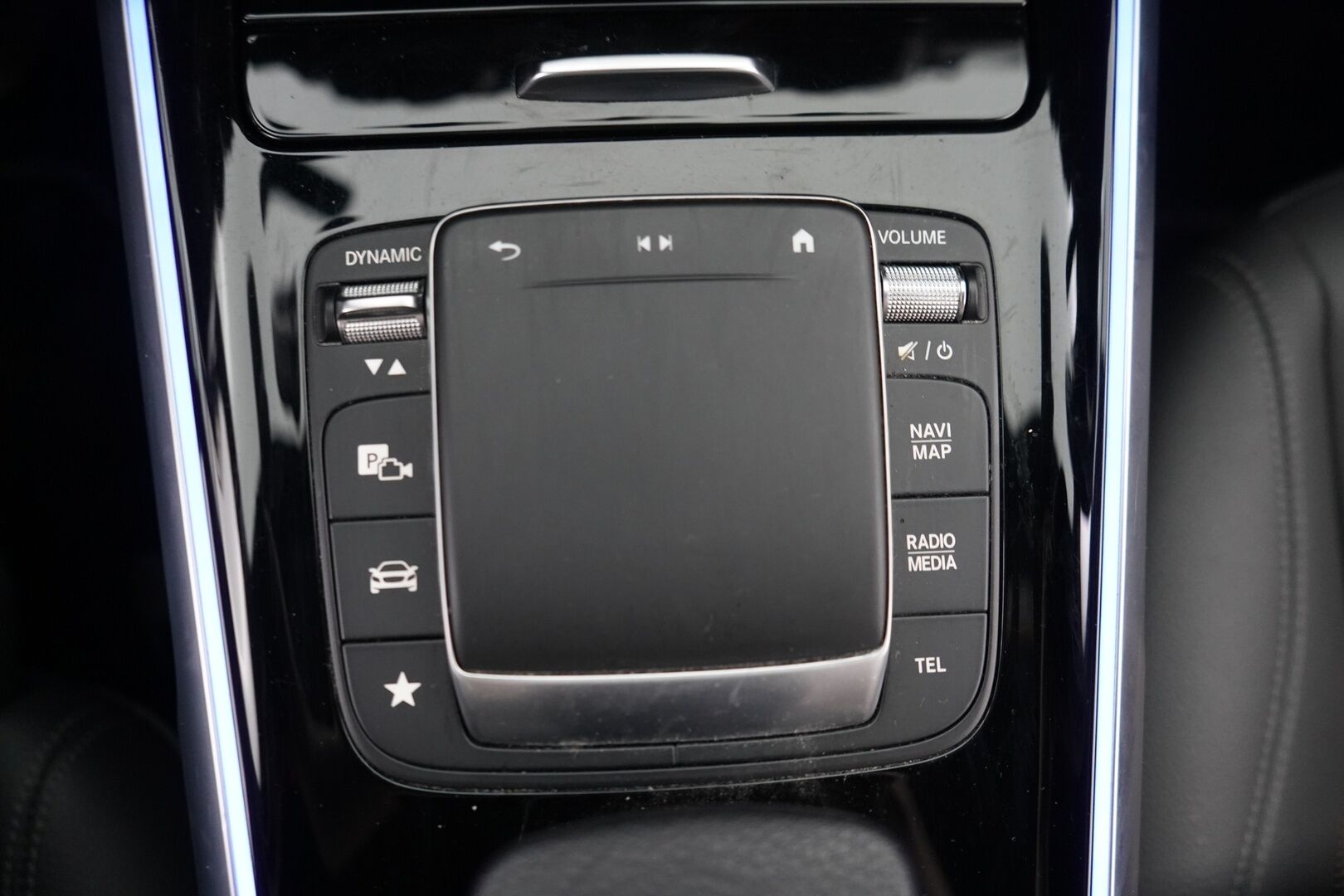 MERCEDES-BENZ EQB 2022 300 4MATIC Business 7P * Widescreen / Vakkari / Puolinahat / Kamera / Navi / Katveavustin* - Uudet kesärenkaat / Viimeisin huolto 01/2026 / 2x Latauskaapelit