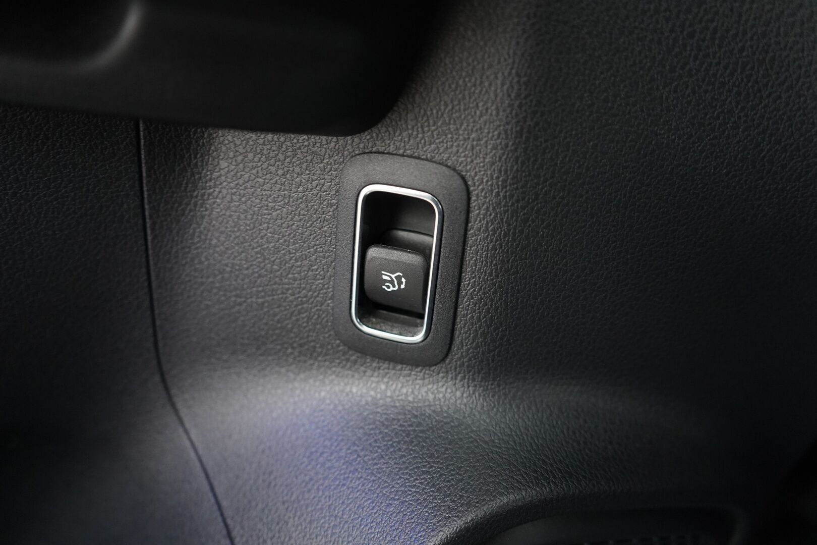 MERCEDES-BENZ EQB 2022 300 4MATIC Business 7P * Widescreen / Vakkari / Puolinahat / Kamera / Navi / Katveavustin* - Uudet kesärenkaat / Viimeisin huolto 01/2026 / 2x Latauskaapelit