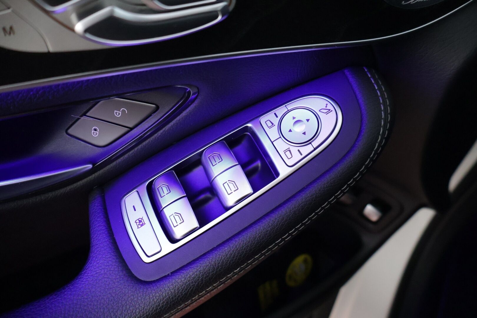 MERCEDES-BENZ GLC 2021 300 e 4MATIC A Business AMG EQ Power - | Hierovat & Ilmastoidut Muistipenkit | Digimittaristo | HUD | 360° | Burmester | Multibeam-LED | KeylessGo | Täyteen Varusteltu | SOH 86,6% | Vetokoukku |