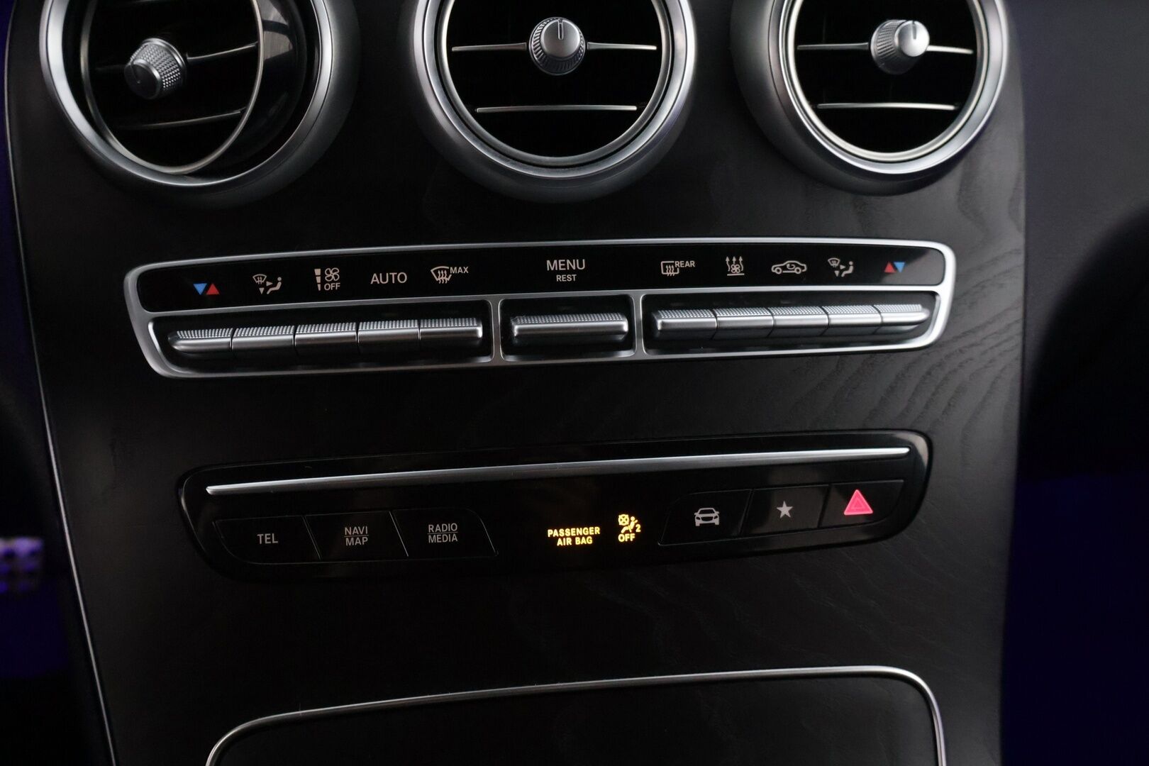MERCEDES-BENZ GLC 2021 300 e 4MATIC A Business AMG EQ Power - | Hierovat & Ilmastoidut Muistipenkit | Digimittaristo | HUD | 360° | Burmester | Multibeam-LED | KeylessGo | Täyteen Varusteltu | SOH 86,6% | Vetokoukku |