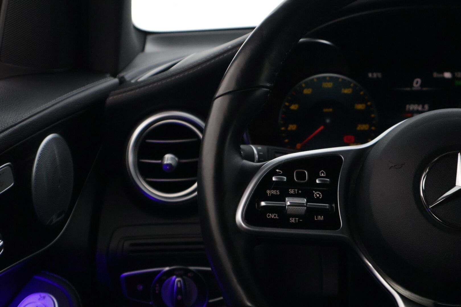 MERCEDES-BENZ GLC 2021 300 e 4MATIC A Business AMG EQ Power - | Hierovat & Ilmastoidut Muistipenkit | Digimittaristo | HUD | 360° | Burmester | Multibeam-LED | KeylessGo | Täyteen Varusteltu | SOH 86,6% | Vetokoukku |