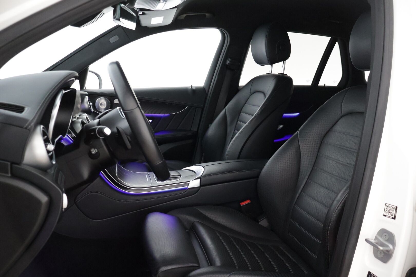 MERCEDES-BENZ GLC 2021 300 e 4MATIC A Business AMG EQ Power - | Hierovat & Ilmastoidut Muistipenkit | Digimittaristo | HUD | 360° | Burmester | Multibeam-LED | KeylessGo | Täyteen Varusteltu | SOH 86,6% | Vetokoukku |