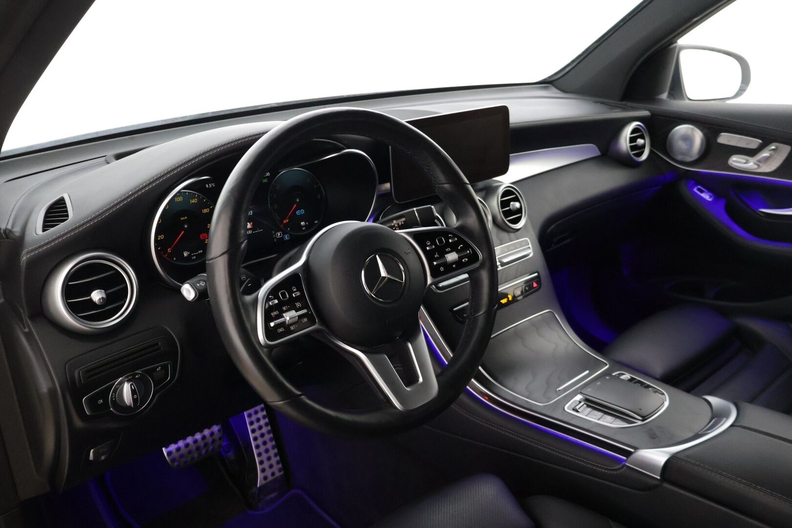 MERCEDES-BENZ GLC 2021 300 e 4MATIC A Business AMG EQ Power - | Hierovat & Ilmastoidut Muistipenkit | Digimittaristo | HUD | 360° | Burmester | Multibeam-LED | KeylessGo | Täyteen Varusteltu | SOH 86,6% | Vetokoukku |
