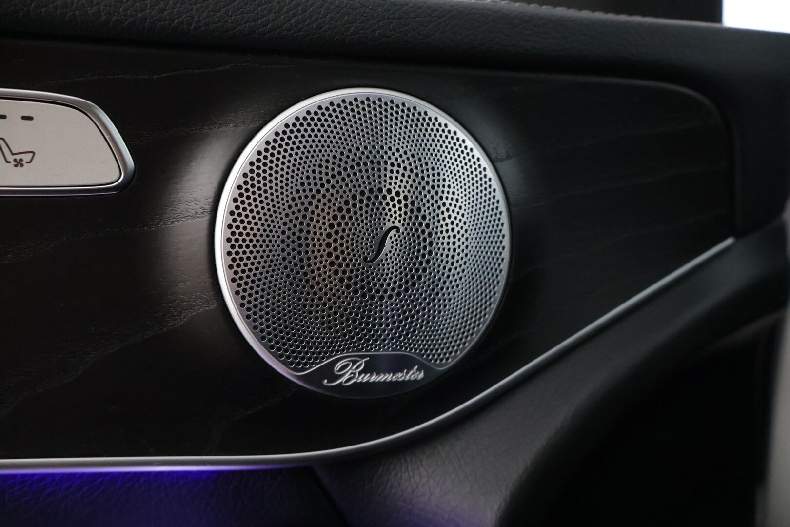 MERCEDES-BENZ GLC 2021 300 e 4MATIC A Business AMG EQ Power *Hierovat&Ilmastoidut Muistipenkit / Digimittaristo / HUD / 360° Kamera / Burmester / Multibeam-LED / KeylessGo / Koukku* - Todella hyvät varusteet!