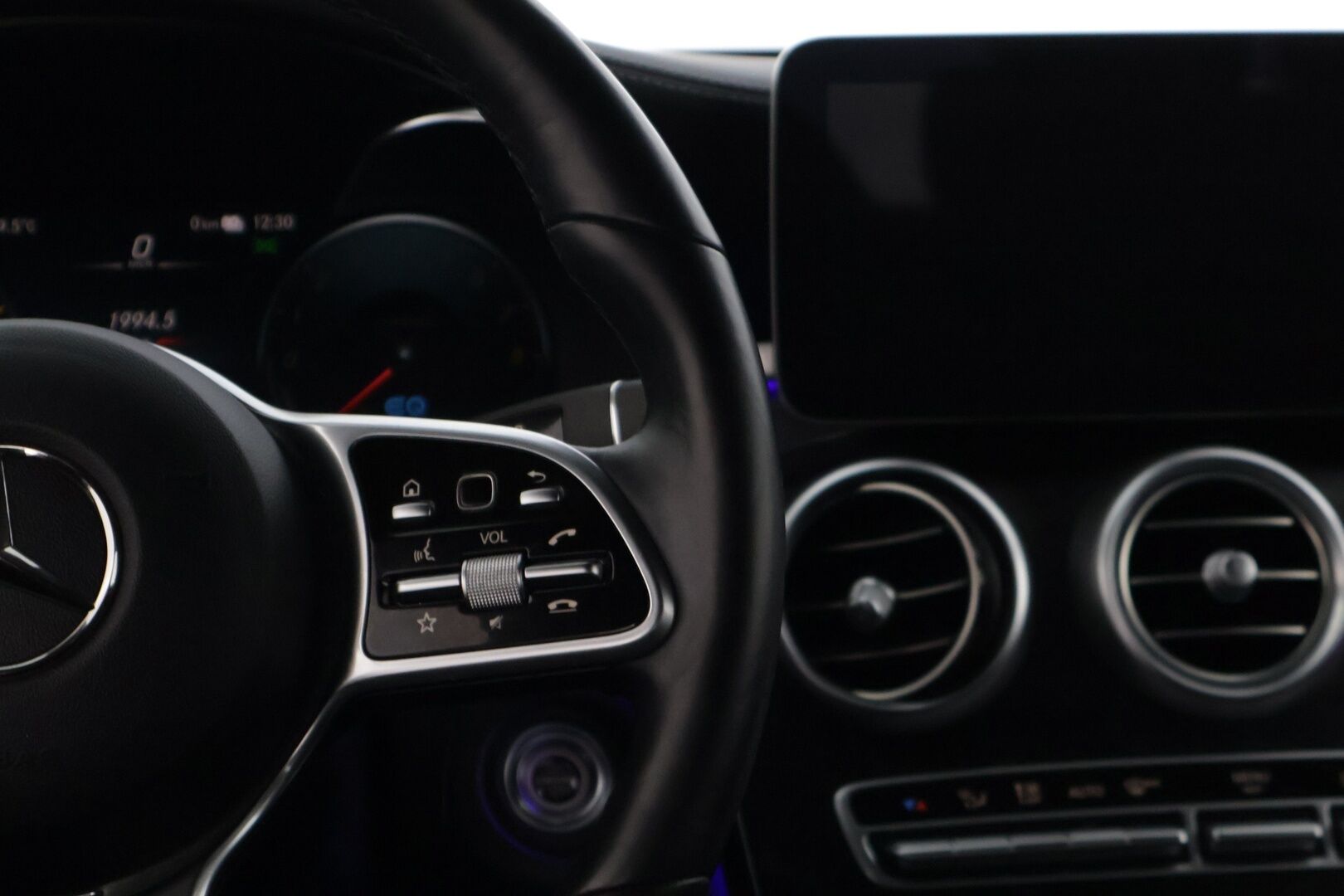 MERCEDES-BENZ GLC 2021 300 e 4MATIC A Business AMG EQ Power - | Hierovat & Ilmastoidut Muistipenkit | Digimittaristo | HUD | 360° | Burmester | Multibeam-LED | KeylessGo | Täyteen Varusteltu | SOH 86,6% | Vetokoukku |