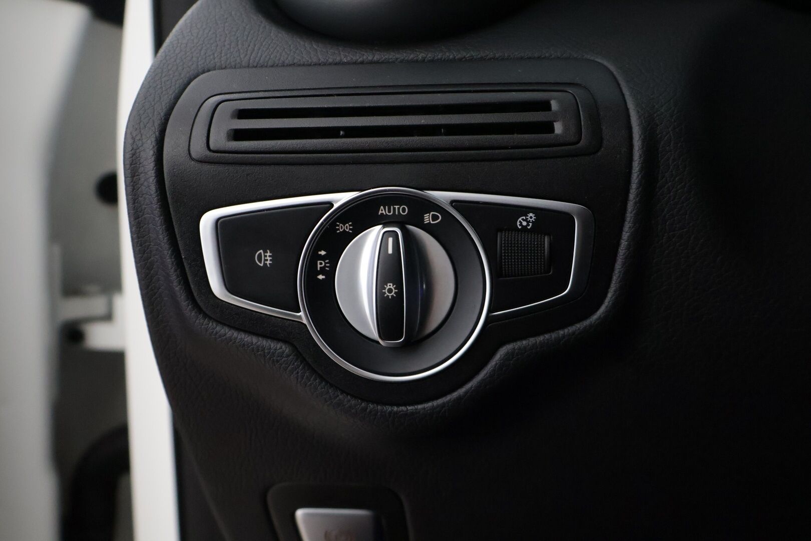 MERCEDES-BENZ GLC 2021 300 e 4MATIC A Business AMG EQ Power * Hierovat & Ilmastoidut Muistipenkit / Digimittaristo / HUD / 360° / Burmester / Multibeam-LED / KeylessGo * - AMG / Todella hyvät varusteet! / SOH 86,6% / Vetokoukku - HULLUT AVAJAISHULINAT KORKOTARJOUS 3,29 %