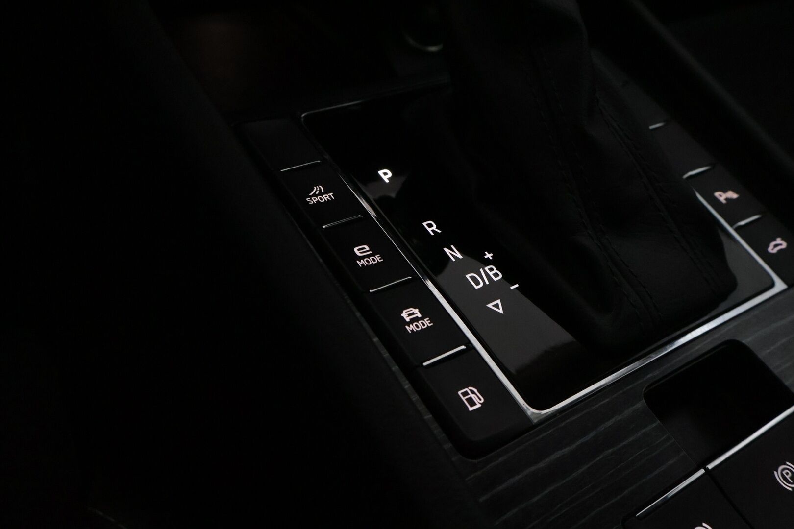 SKODA SUPERB 2021 1,4 TSI PHEV Style iV DSG Aut. * ACC / Webasto / Muistipenkki / Canton / Kaistavahti / KeylessGo / P.Kamera / Koukku * - Uudet kesärenkaat / Upea Metalliväri / Siistikuntoinen!