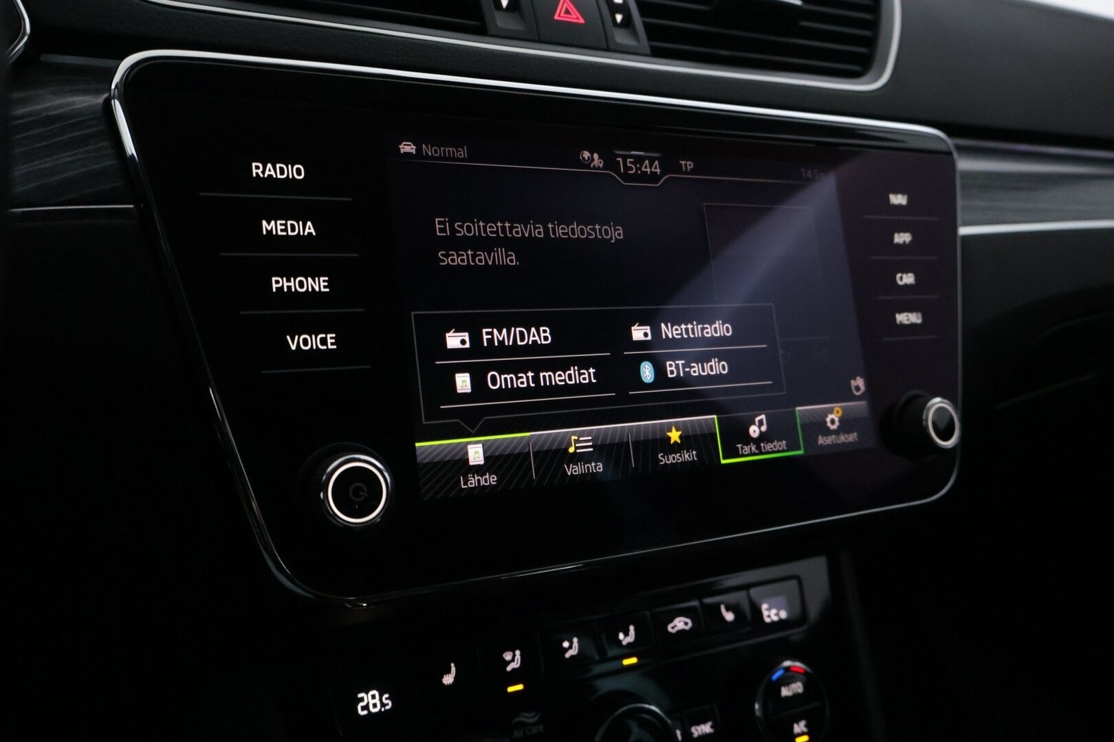 SKODA SUPERB 2021 1,4 TSI PHEV Style iV DSG Aut. * ACC / Webasto / Muistipenkki / Canton / Kaistavahti / KeylessGo / P.Kamera / Koukku * - Uudet kesärenkaat / Upea Metalliväri / Siistikuntoinen!