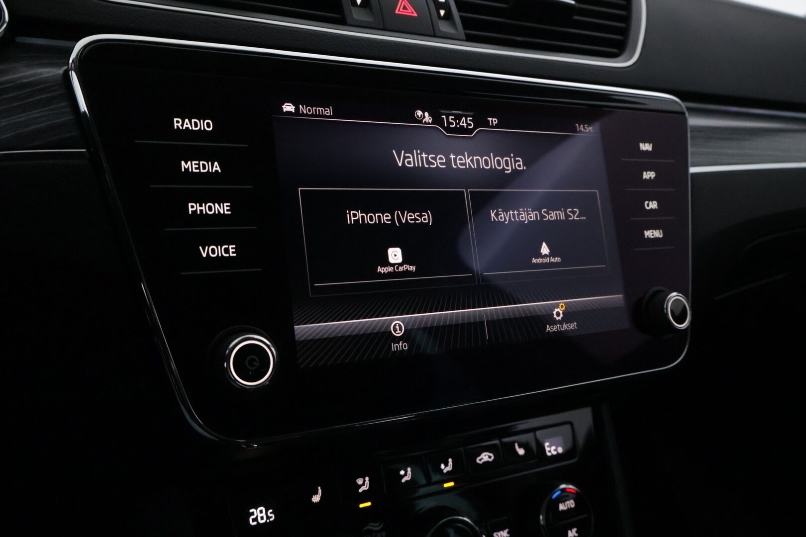 SKODA SUPERB 2021 1,4 TSI PHEV Style iV DSG Aut. * ACC / Webasto / Muistipenkki / Canton / Kaistavahti / KeylessGo / P.Kamera / Koukku * - Uudet kesärenkaat / Upea Metalliväri / Siistikuntoinen!