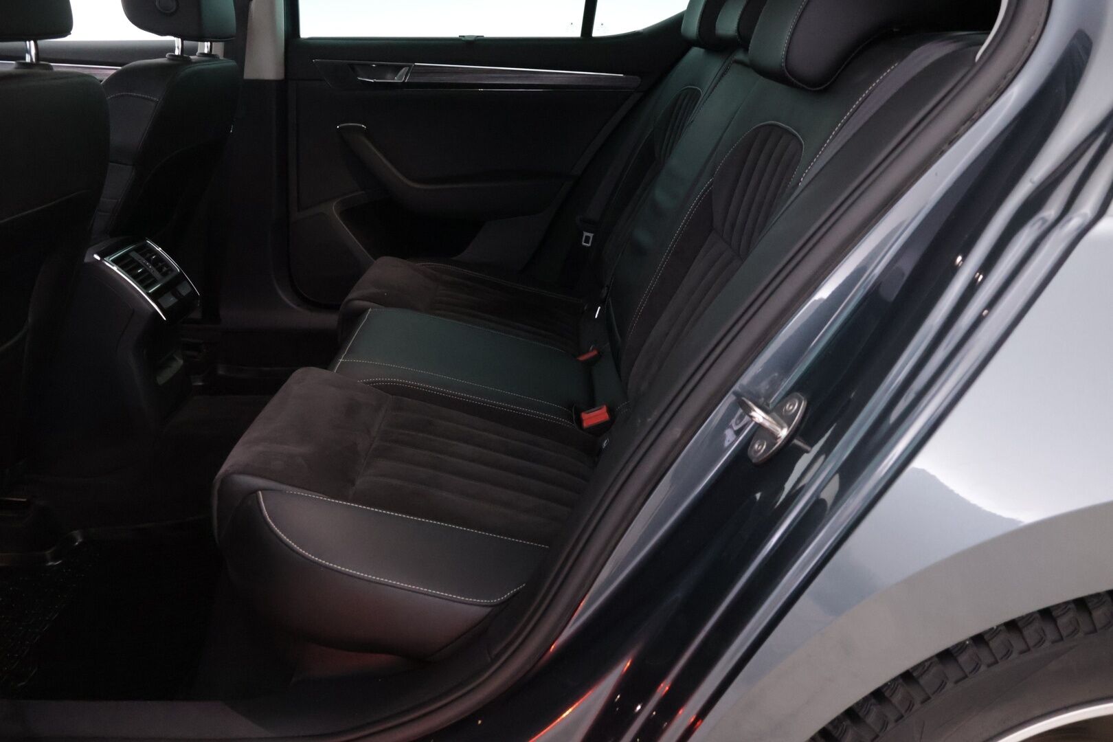 SKODA SUPERB 2021 1,4 TSI PHEV Style iV DSG Aut. * ACC / Webasto / Muistipenkki / Canton / Kaistavahti / KeylessGo / P.Kamera / Koukku * - Uudet kesärenkaat / Upea Metalliväri / Siistikuntoinen!