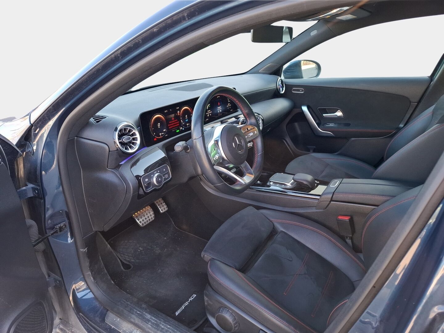 MERCEDES-BENZ A 2023 250 e A Business AMG  /  Widescreen / Navi / Nahka-alcantara / P.kamera - SOH 94,3% / Merkkiliikkeen huoltohistoria / LED High Performance / Ambient - HULLUT AVAJAISHULINAT KORKOTARJOUS 3,29 %