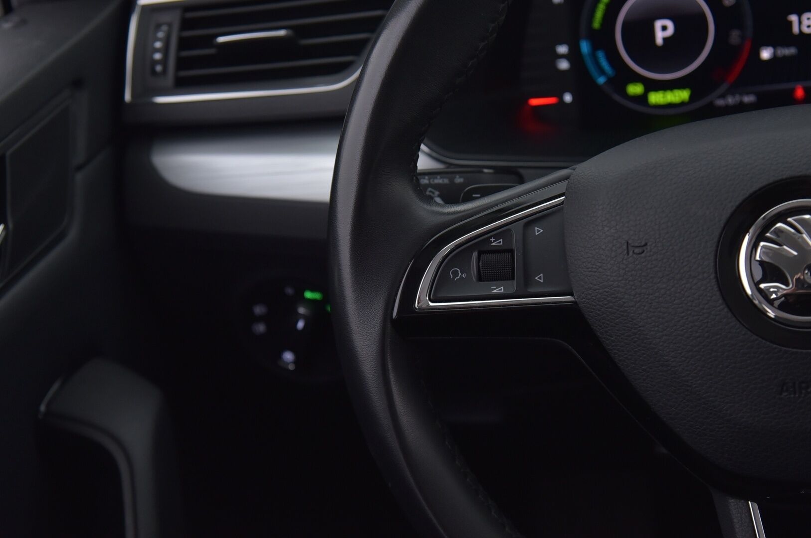 SKODA SUPERB 2020 Combi 1.4 TSI PHEV Ambition iV BusinessLine DSG Aut. * Digimittaristo / Vakkari / Navi / Apple&Android / LED-Valot / Sähköluukku * - SOH 89% / Juuri saapunut / Hyvä huoltohistoria 