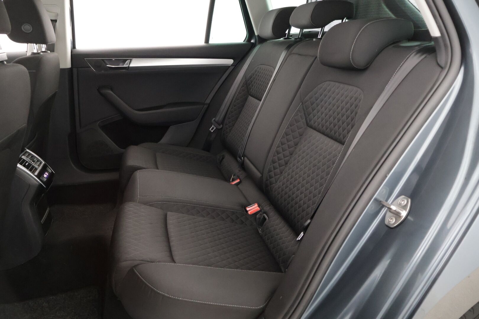SKODA SUPERB 2020 Combi 1.4 TSI PHEV Ambition iV BusinessLine DSG Aut. - | Digimittaristo | Vakkari | Navi | Apple&Android | LED-Valot | Sähköluukku | SOH 89%