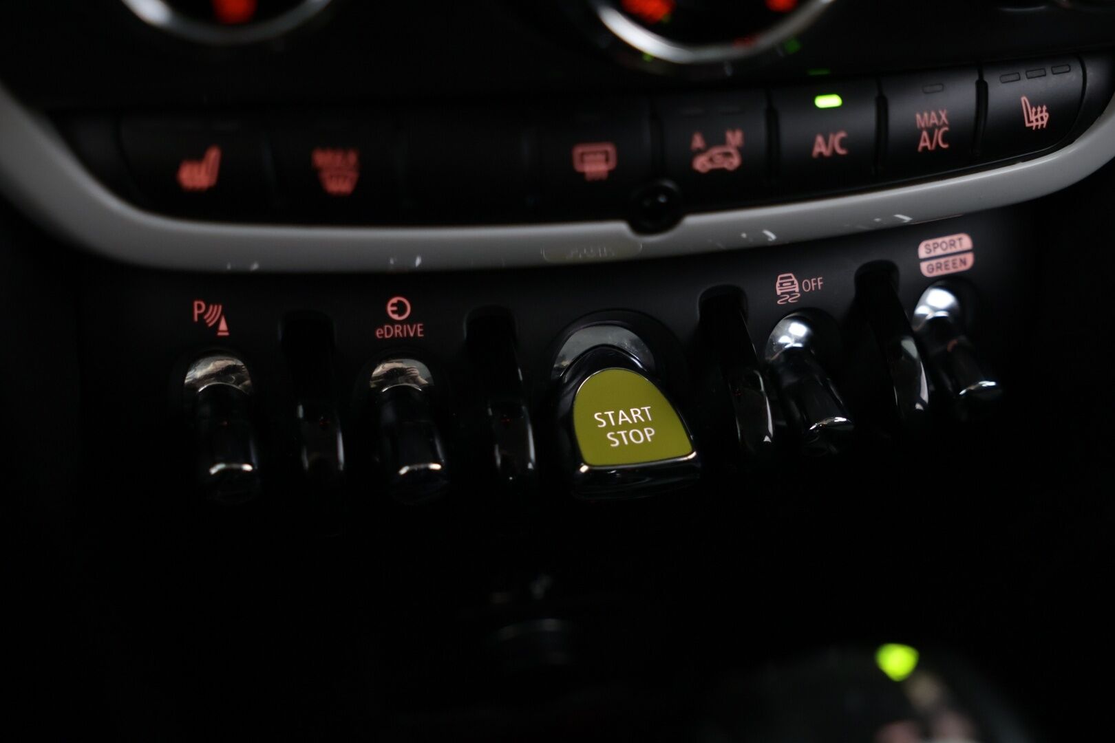 MINI COUNTRYMAN 2018 SE ALL4 Countryman Plug-in Aut | Adapt.vak | Comfort Access | P-kamera | Navigointi