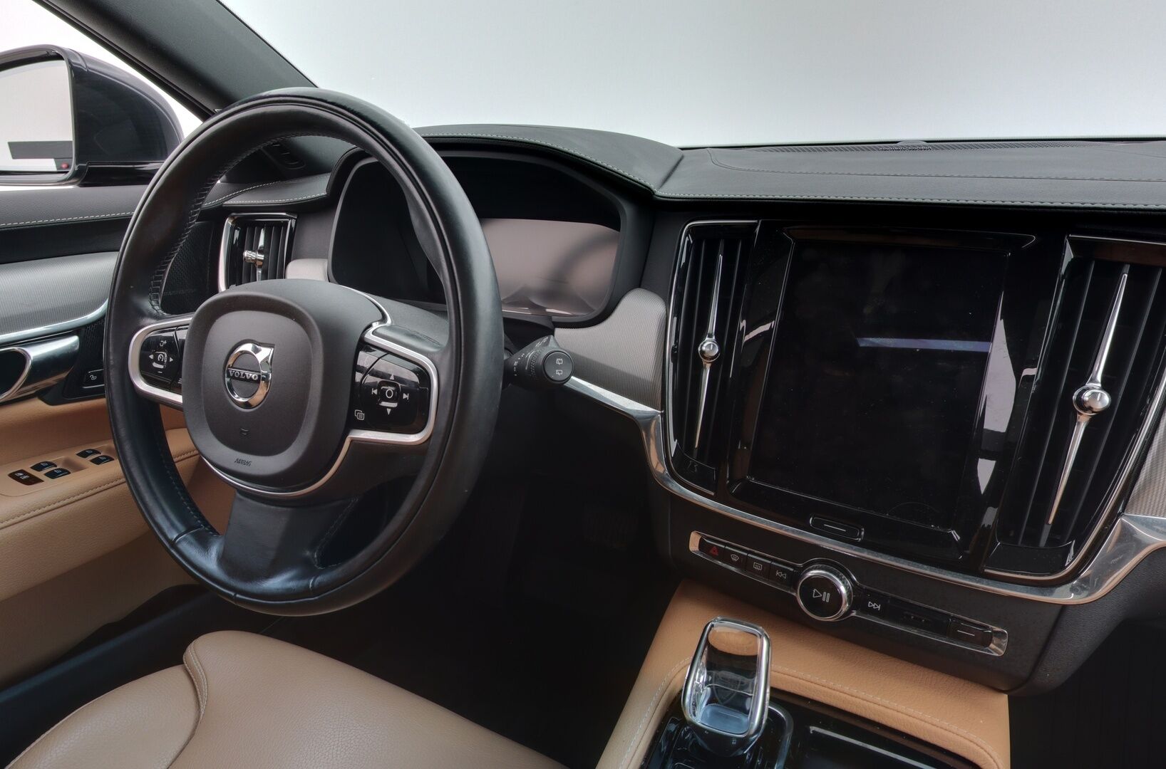 Volvo V90 2020 T8 Recharge AWD Inscription *Adapt.Vakkari / Panorama / H&K / Sporttinahat / Muistipenkki / P.Kamera / Navi / Keyless* - *Lisävalot maskin takana / Näyttävä yksilö / Hyvin pidetty!*