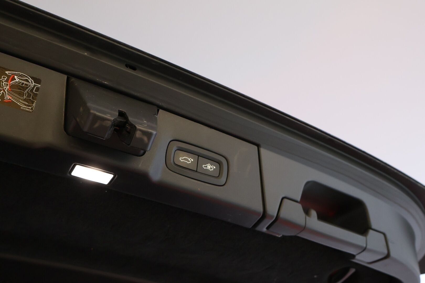 Volvo V90 2020 T8 Recharge AWD Inscription *Adapt.Vakkari / Panorama / H&K / Sporttinahat / Muistipenkki / P.Kamera / Navi / Keyless* - *Lisävalot maskin takana / Näyttävä yksilö / Hyvin pidetty!*