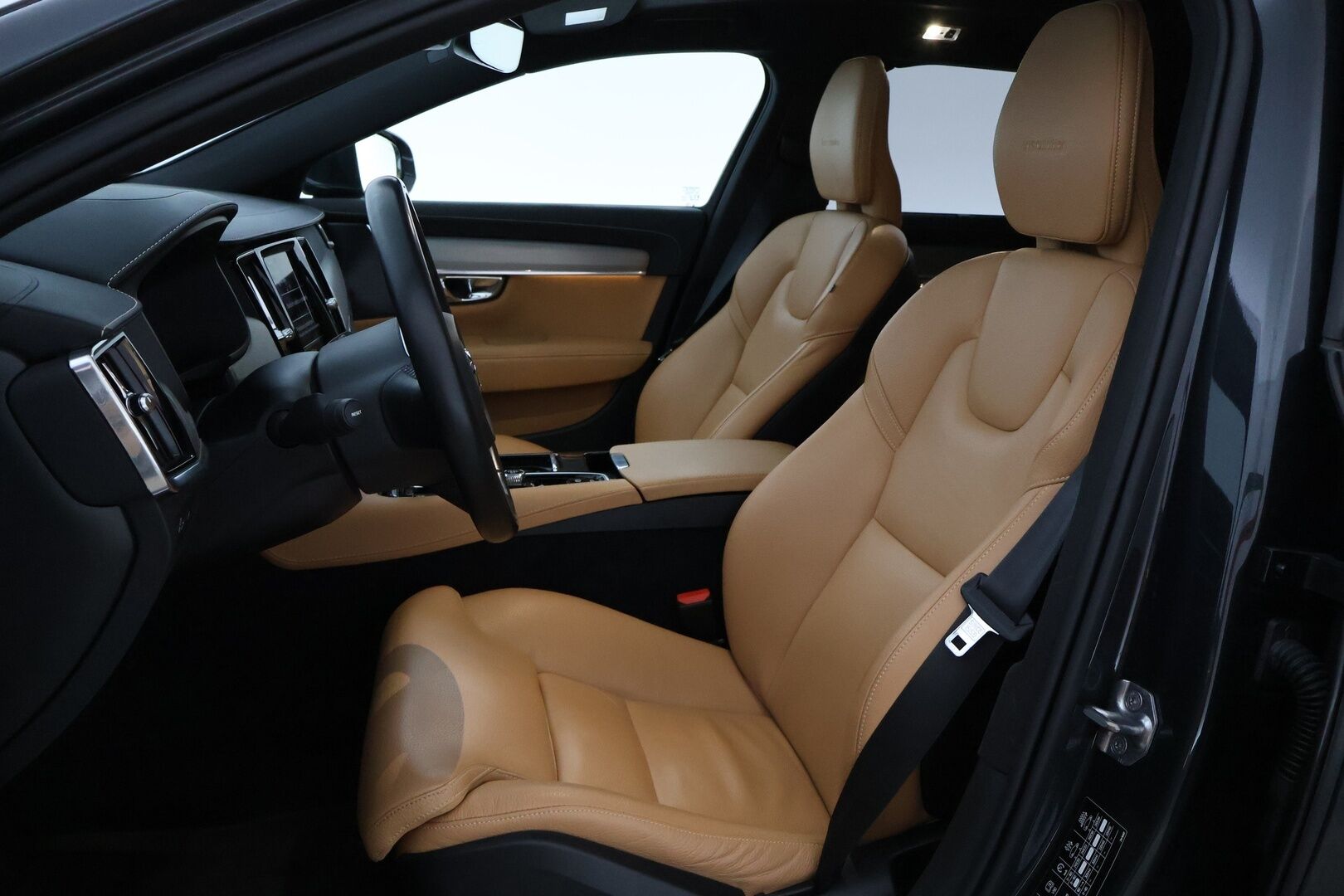 Volvo V90 2020 T8 Recharge AWD Inscription *Adapt.Vakkari / Panorama / H&K / Sporttinahat / Muistipenkki / P.Kamera / Navi / Keyless* - *Lisävalot maskin takana / Näyttävä yksilö / Hyvin pidetty!*