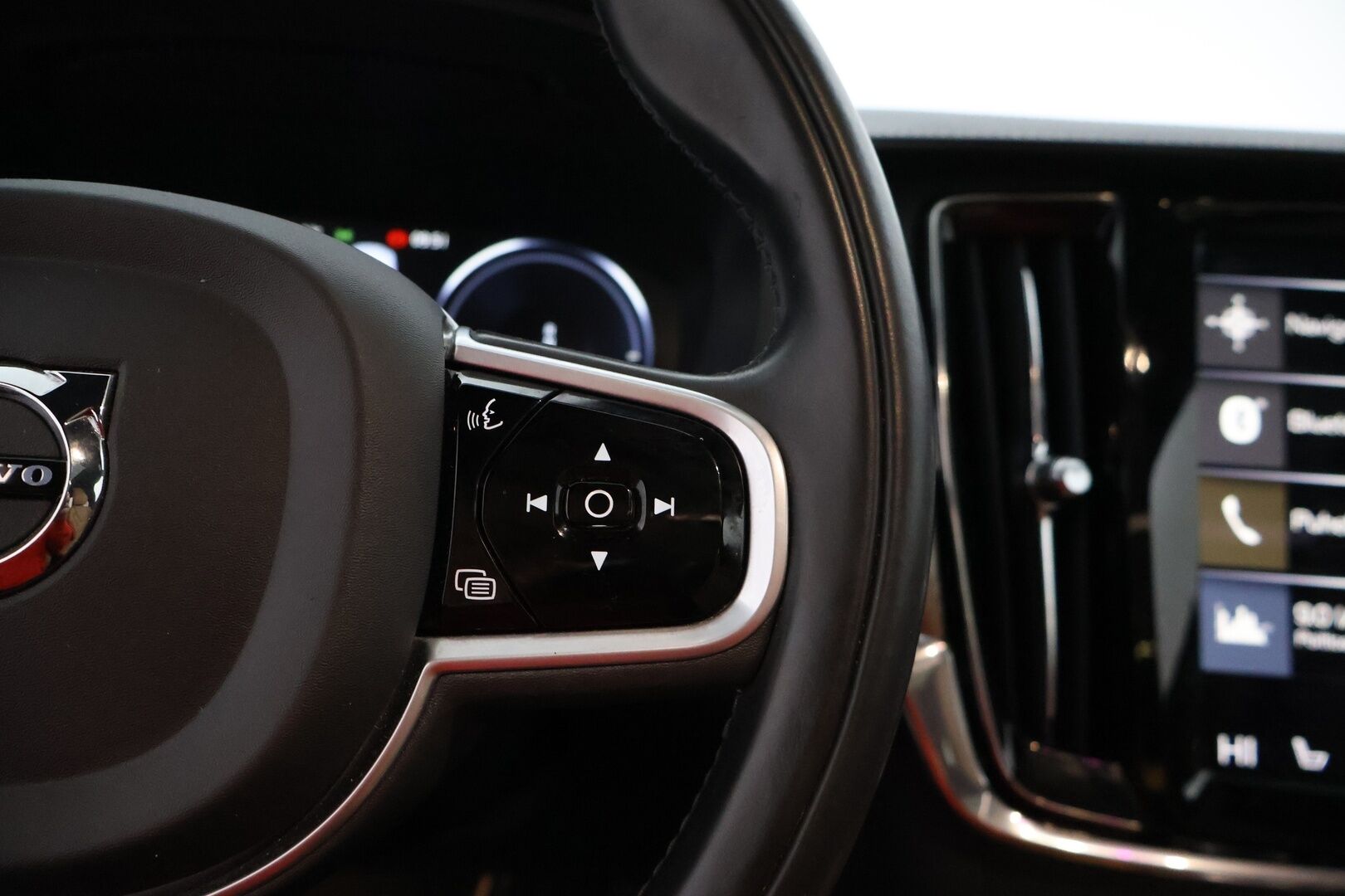 Volvo V90 2020 T8 Recharge AWD Inscription *Adapt.Vakkari / Panorama / H&K / Sporttinahat / Muistipenkki / P.Kamera / Navi / Keyless* - *Lisävalot maskin takana / Näyttävä yksilö / Hyvin pidetty!*