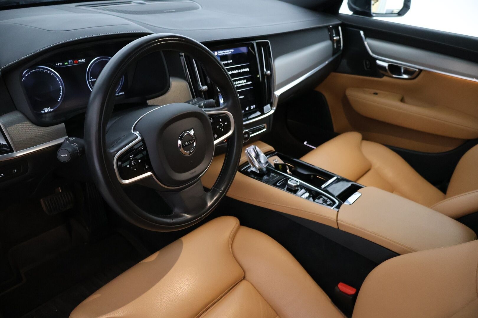 Volvo V90 2020 T8 Recharge AWD Inscription *Adapt.Vakkari / Panorama / H&K / Sporttinahat / Muistipenkki / P.Kamera / Navi / Keyless* - *Lisävalot maskin takana / Näyttävä yksilö / Hyvin pidetty!*