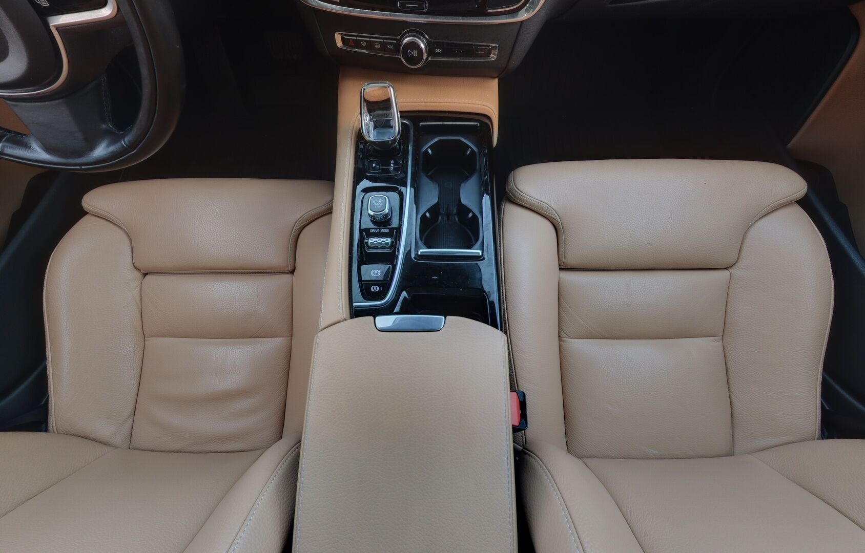 Volvo V90 2020 T8 Recharge AWD Inscription *Adapt.Vakkari / Panorama / H&K / Sporttinahat / Muistipenkki / P.Kamera / Navi / Keyless* - *Lisävalot maskin takana / Näyttävä yksilö / Hyvin pidetty!*