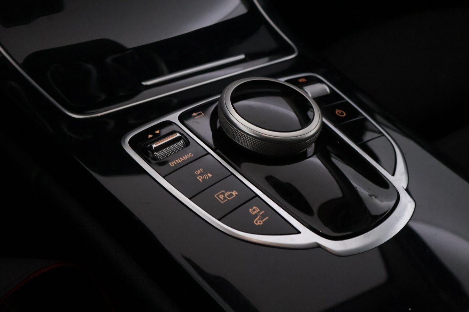 MERCEDES-BENZ C 2020 300 e T Avantgarde EQ Power * DTR+ / Burmester / Multibeam LED / Vetokoukku / Sporttipenkit / Keyless / Navi* - Vetokoukku / Kahdet Mersun vanteet / Hyvä huoltohistoria - HULLUT AVAJAISHULINAT KORKOTARJOUS 3,29 %