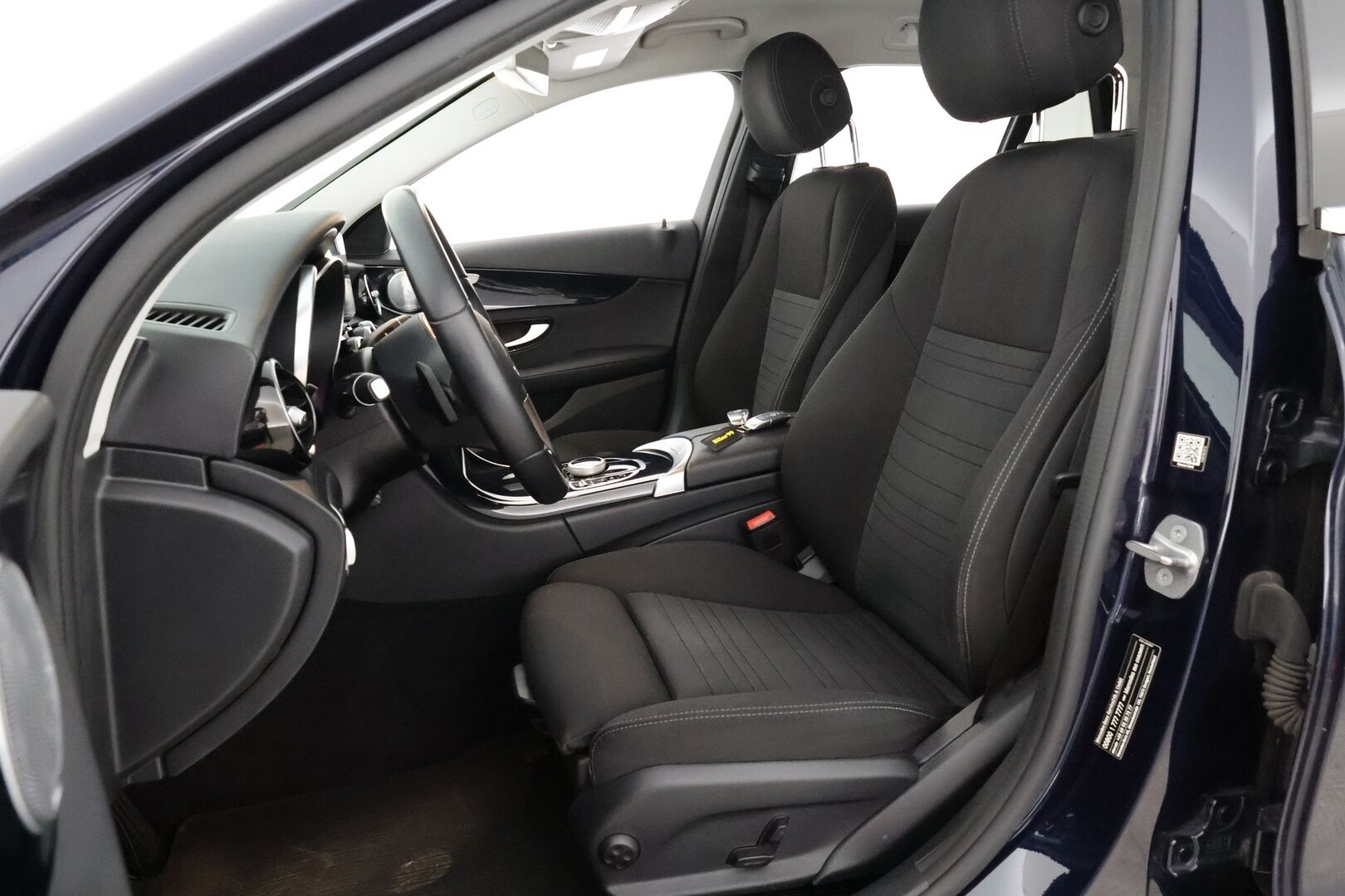 MERCEDES-BENZ C 2020 300 e T Avantgarde EQ Power *ACC / Burmester / Multibeam LED / Vetokoukku / Sporttipenkit / Keyless* - Huokeaan hintaan! / Vetokoukku / Kahdet Mersun vanteet / Mersun huoltohistoria!