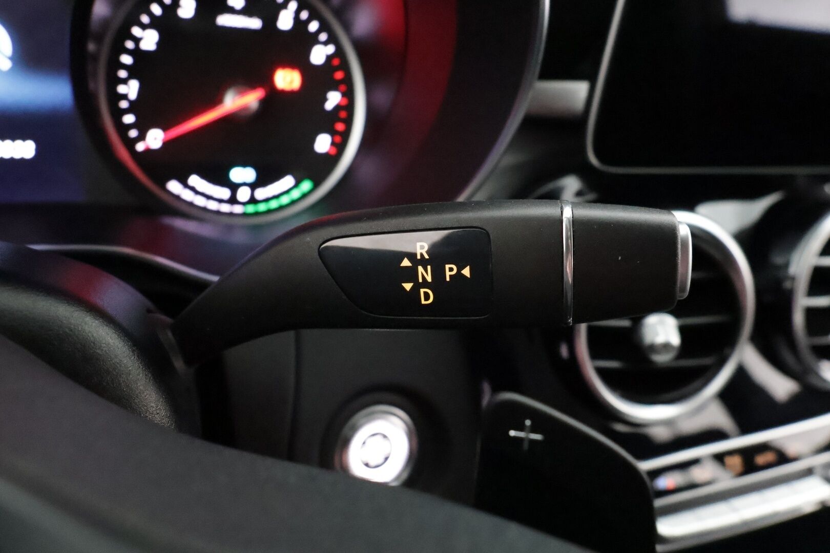 MERCEDES-BENZ C 2020 300 e T Avantgarde EQ Power *ACC / Burmester / Multibeam LED / Vetokoukku / Sporttipenkit / Keyless* - Huokeaan hintaan! / Vetokoukku / Kahdet Mersun vanteet / Mersun huoltohistoria!