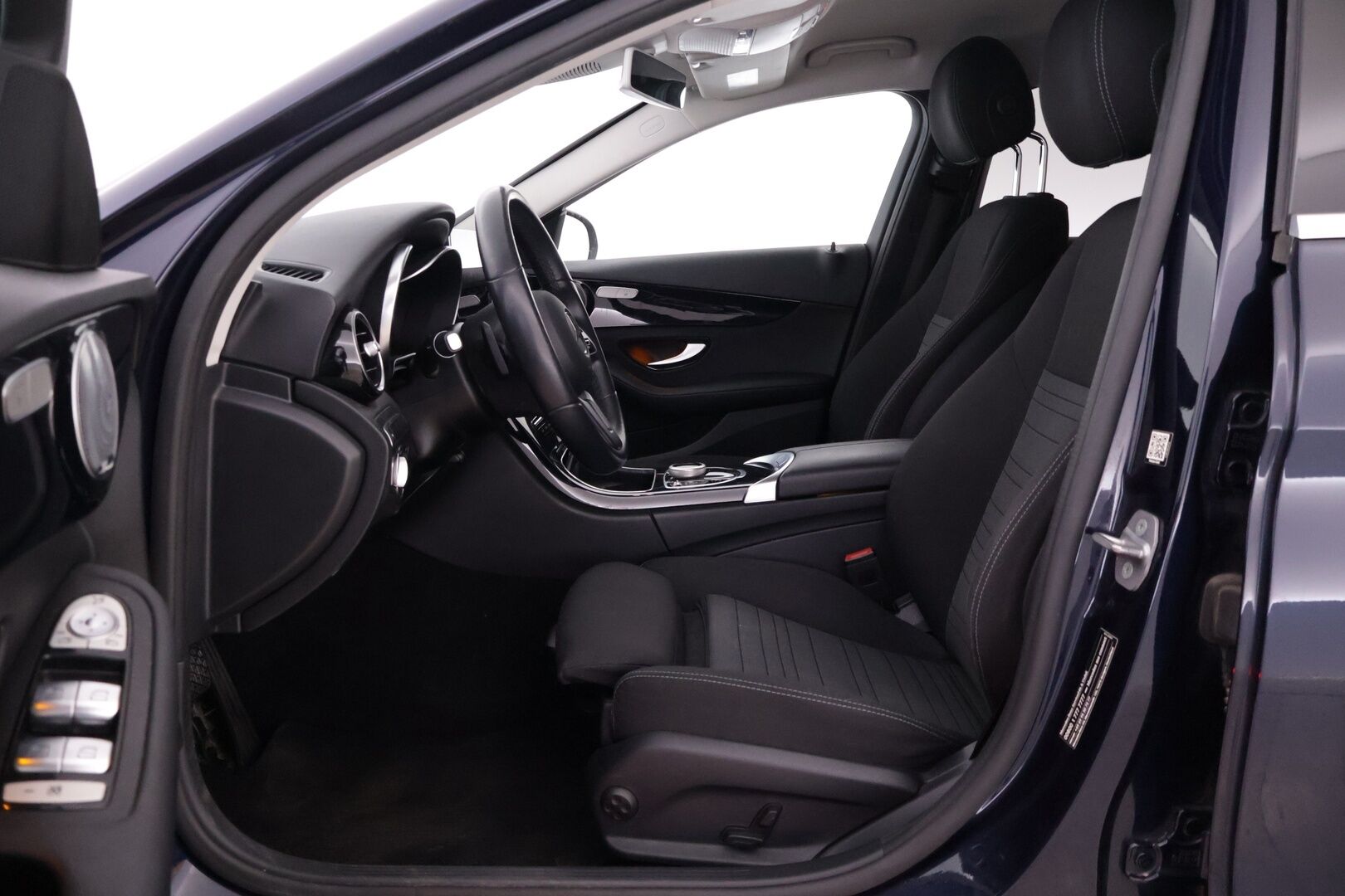 MERCEDES-BENZ C 2020 300 e T Avantgarde EQ Power * DTR+ / Burmester / Multibeam LED / Vetokoukku / Sporttipenkit / Keyless / Navi* - Vetokoukku / Kahdet Mersun vanteet / Hyvä huoltohistoria - HULLUT AVAJAISHULINAT KORKOTARJOUS 3,29 %