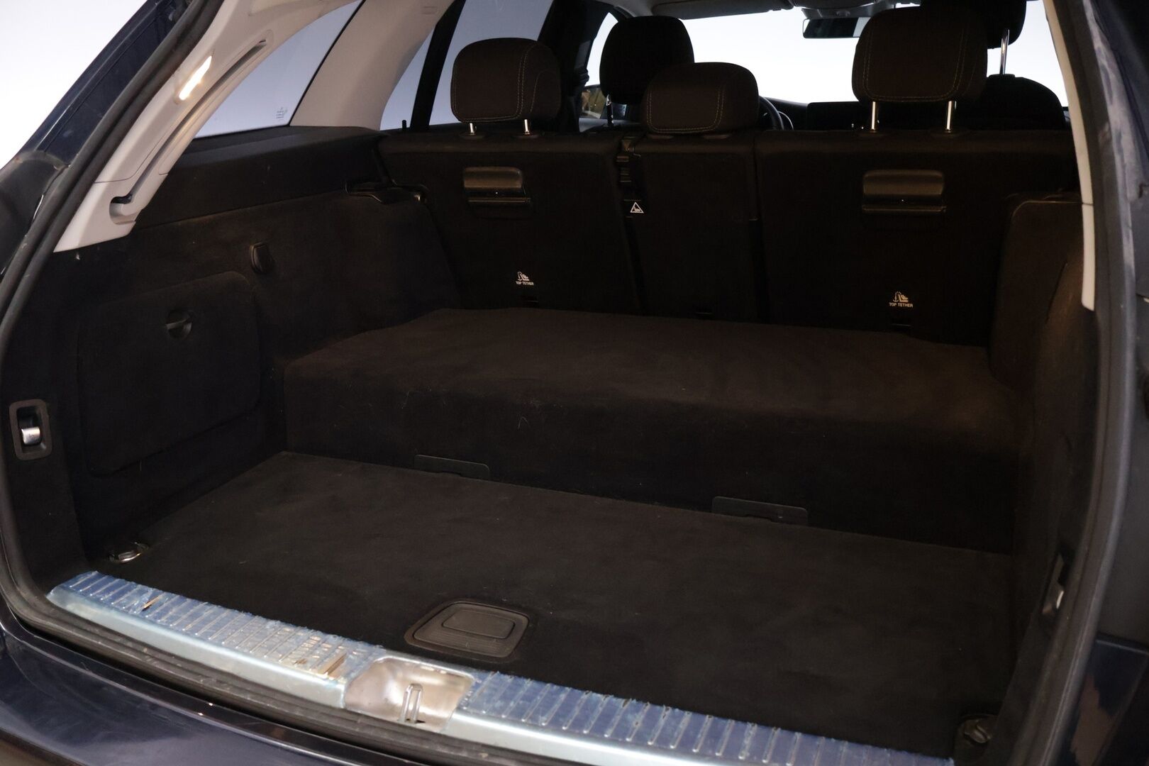 MERCEDES-BENZ C 2020 300 e T Avantgarde EQ Power * DTR+ / Burmester / Multibeam LED / Vetokoukku / Sporttipenkit / Keyless / Navi* - Vetokoukku / Kahdet Mersun vanteet / Hyvä huoltohistoria - HULLUT AVAJAISHULINAT KORKOTARJOUS 3,29 %