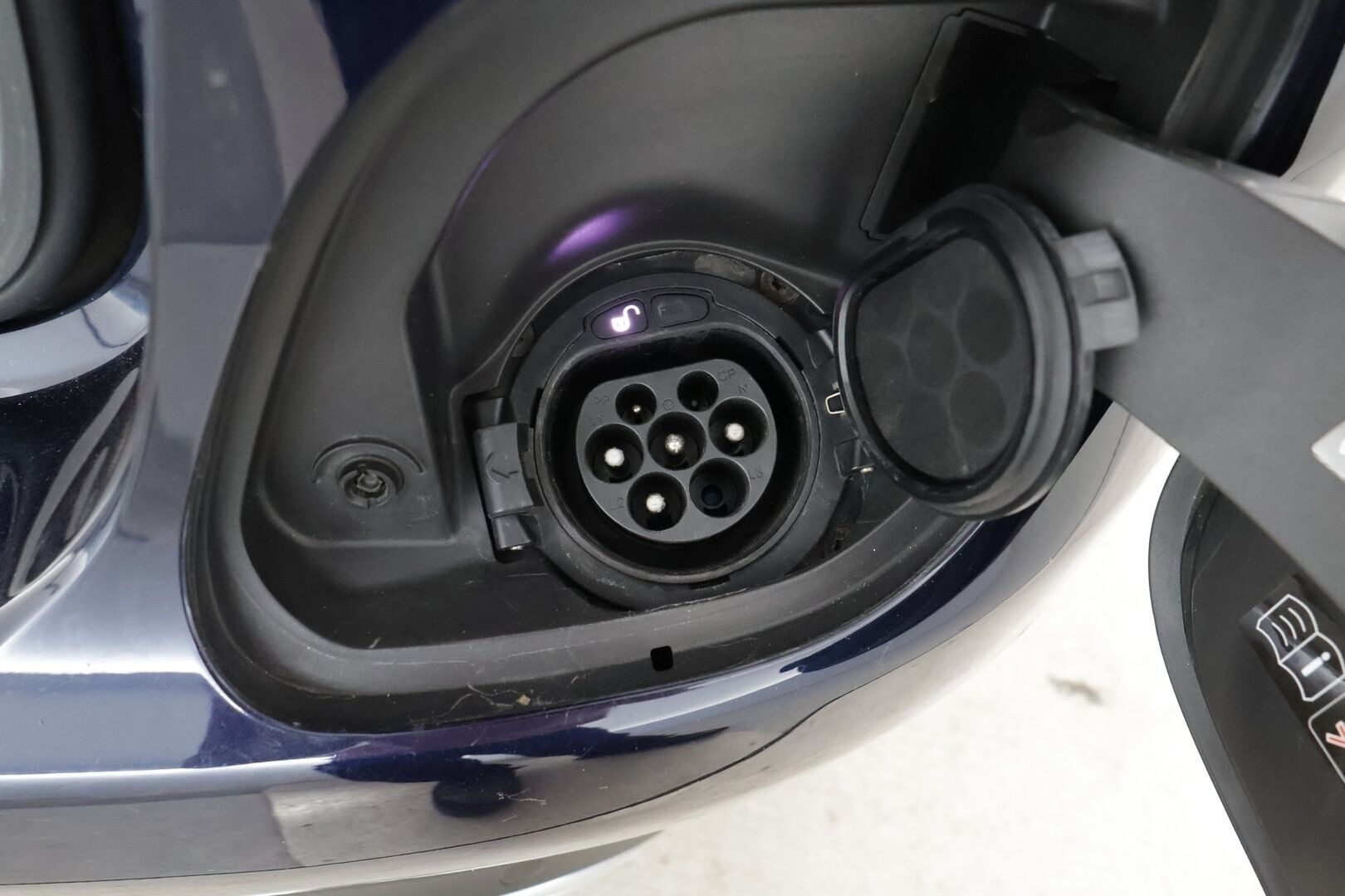 MERCEDES-BENZ C 2020 300 e T Avantgarde EQ Power *ACC / Burmester / Multibeam LED / Vetokoukku / Sporttipenkit / Keyless* - Huokeaan hintaan! / Vetokoukku / Kahdet Mersun vanteet / Mersun huoltohistoria!