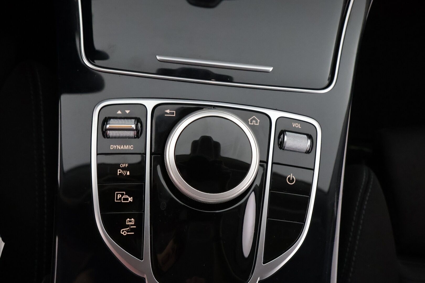 MERCEDES-BENZ C 2020 300 e T Avantgarde EQ Power *ACC / Burmester / Multibeam LED / Vetokoukku / Sporttipenkit / Keyless* - Huokeaan hintaan! / Vetokoukku / Kahdet Mersun vanteet / Mersun huoltohistoria!