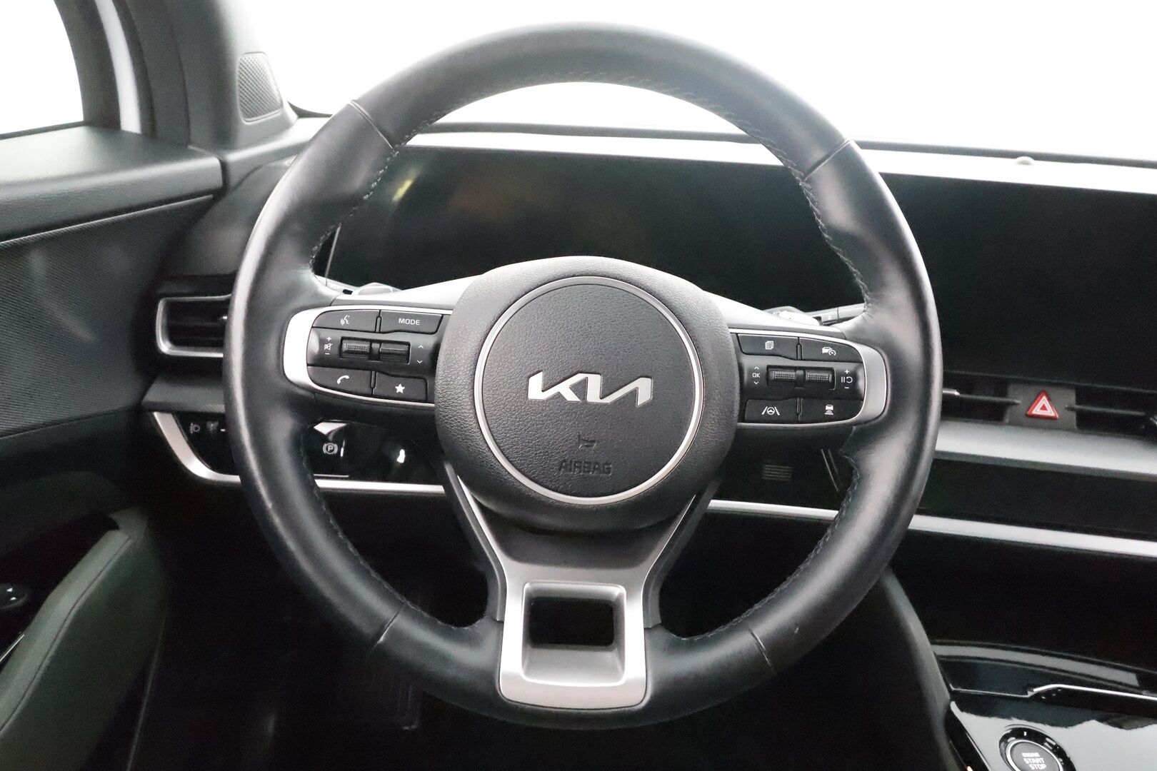 Kia Sportage 2024 1,6 T-GDI AWD Plug-in Hybrid Business Premium AT 245hv - | ACC | Nahkaverhoilu | Shköpenkit | P.kamera | HDA | LED | Keyless | Digimittaristo | Lohko+sisälämmitin | Apple & Android | 1-om suomiauto |