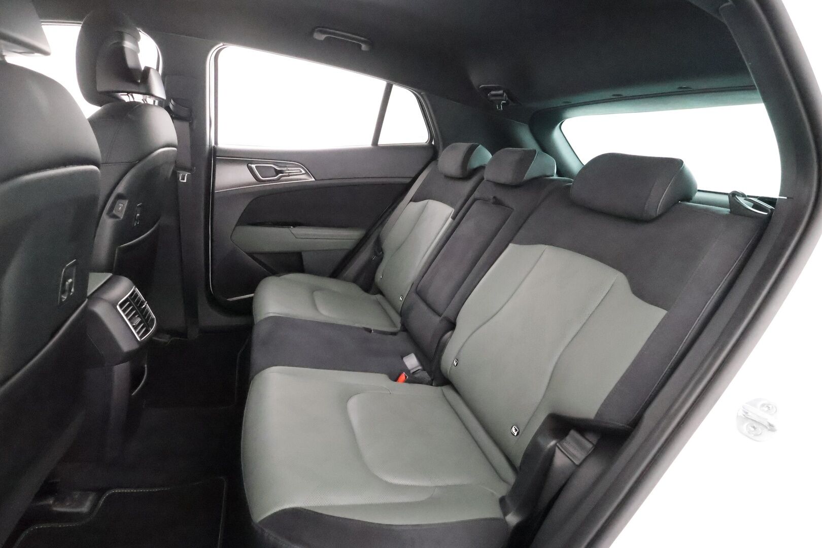 Kia Sportage 2024 1,6 T-GDI AWD Plug-in Hybrid Business Premium AT 245hv - | ACC | Nahkaverhoilu | Shköpenkit | P.kamera | HDA | LED | Keyless | Digimittaristo | Lohko+sisälämmitin | Apple & Android | 1-om suomiauto |