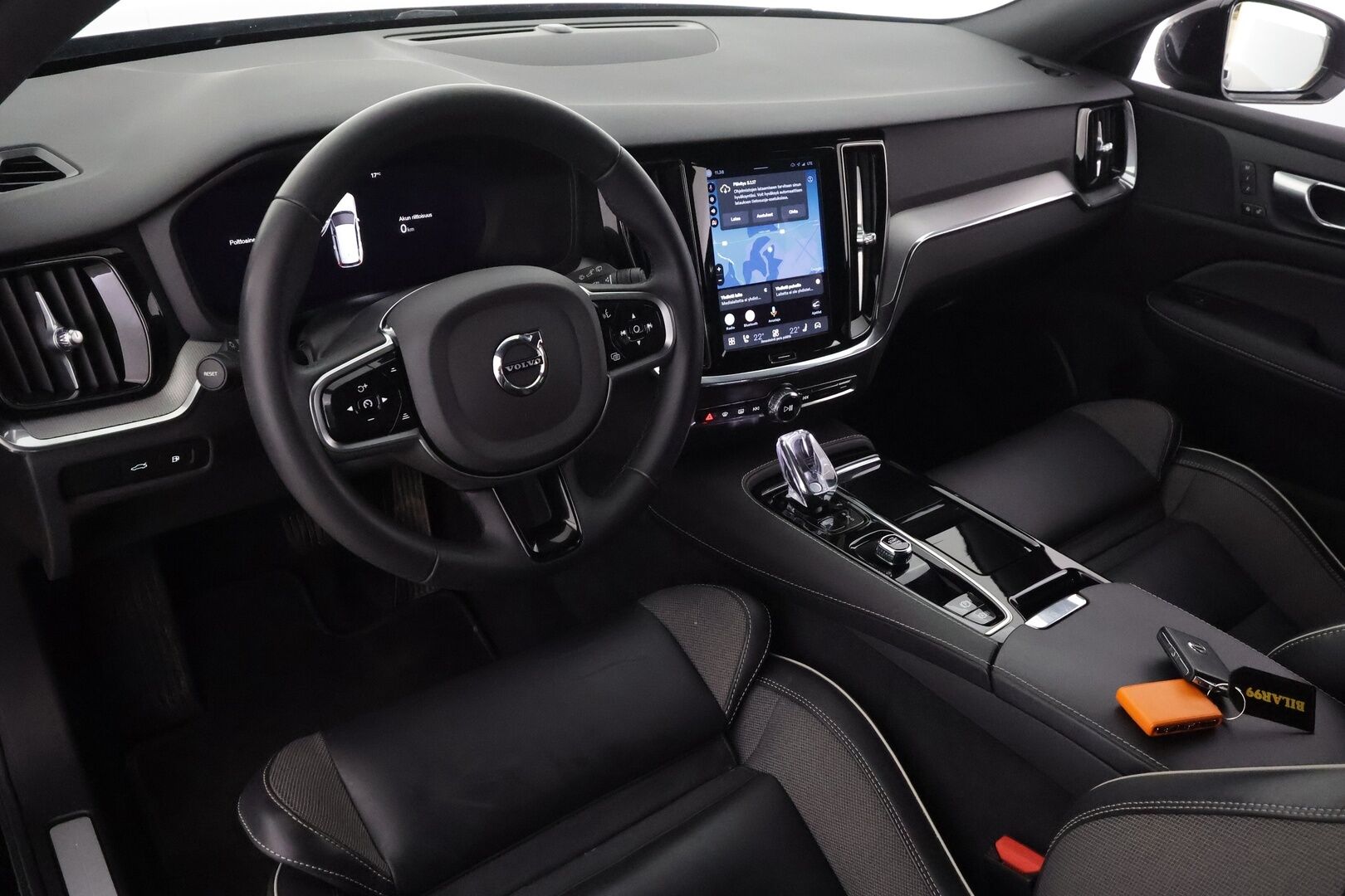Volvo V60 2024 T8 AWD Long Range High Performance Plus Dark aut. - | ACC | Sporttipenkit muistilla | Puolinahat | Full-LED Active | P.kamera | BLIS | Pilot Assist | Keyless | Lämm. ratti | 1-om suomiauto | 2x renkaat aluin | 