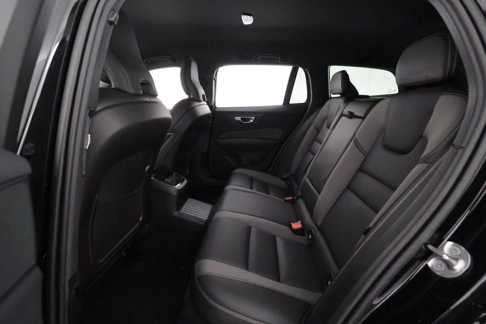 Volvo V60 2024 T8 AWD Long Range High Performance Plus Dark aut. - | ACC | Sporttipenkit muistilla | Puolinahat | Full-LED Active | P.kamera | BLIS | Pilot Assist | Keyless | Lämm. ratti | 1-om suomiauto | 2x renkaat aluin | 