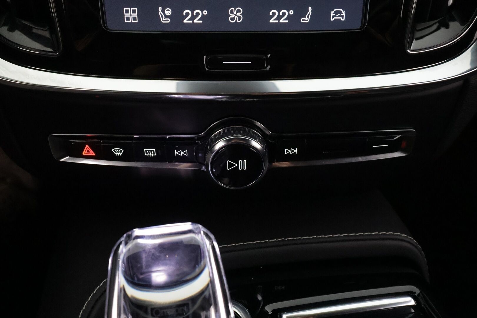 Volvo V60 2024 T8 AWD Long Range High Performance Plus Dark aut. - | ACC | Sporttipenkit muistilla | Puolinahat | Full-LED Active | P.kamera | BLIS | Pilot Assist | Keyless | Lämm. ratti | 1-om suomiauto | 2x renkaat aluin | 