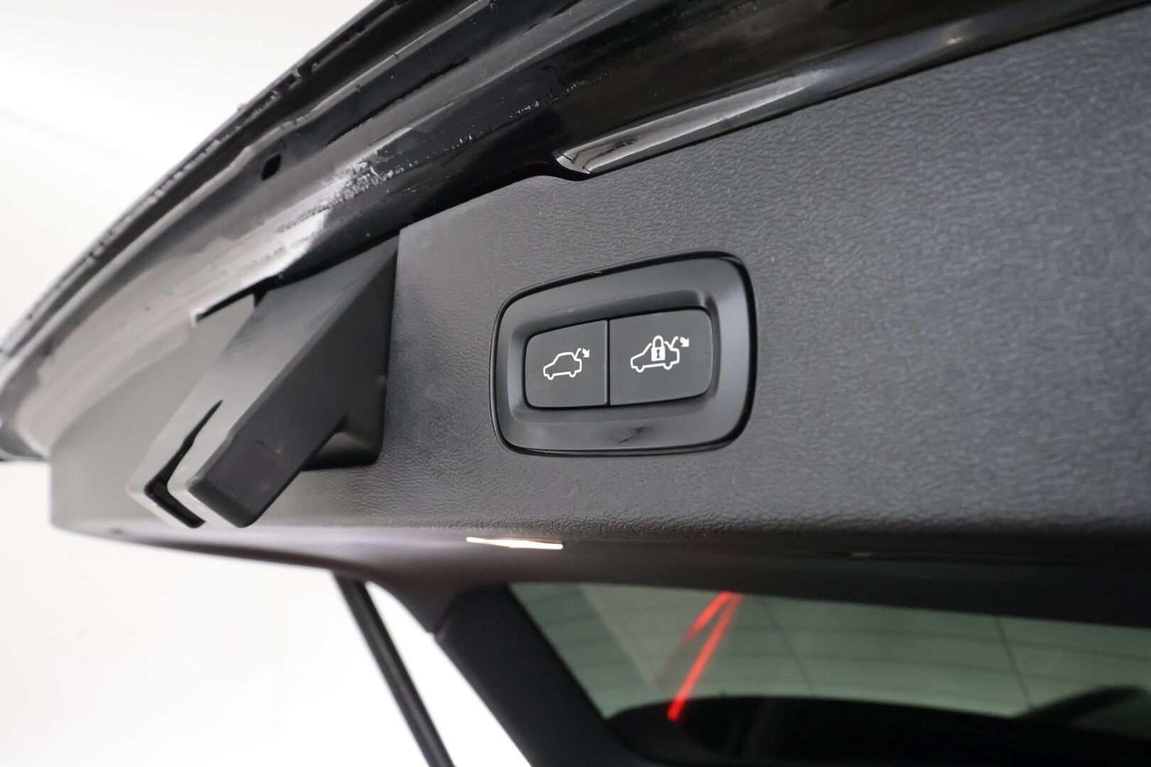 Volvo V60 2024 T8 AWD Long Range High Performance Plus Dark aut. - | ACC | Sporttipenkit muistilla | Puolinahat | Full-LED Active | P.kamera | BLIS | Pilot Assist | Keyless | Lämm. ratti | 1-om suomiauto | 2x renkaat aluin | 