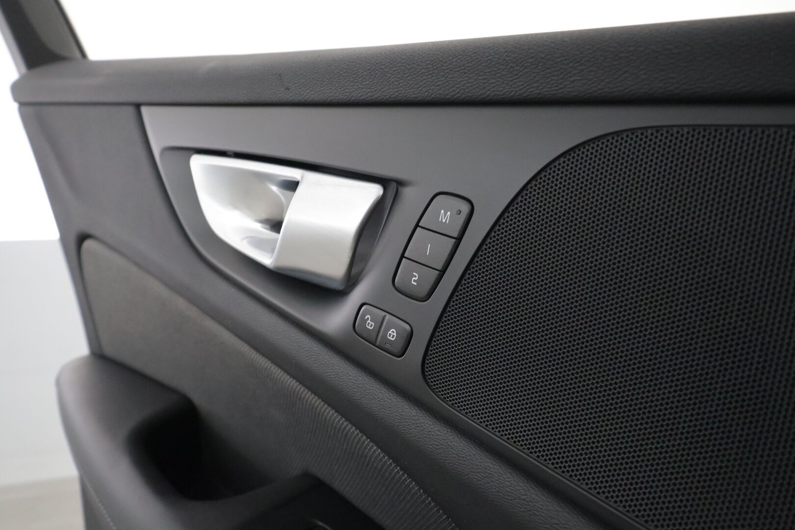 Volvo V60 2024 T8 AWD Long Range High Performance Plus Dark aut. - | ACC | Sporttipenkit muistilla | Puolinahat | Full-LED Active | P.kamera | BLIS | Pilot Assist | Keyless | Lämm. ratti | 1-om suomiauto | 2x renkaat aluin | 