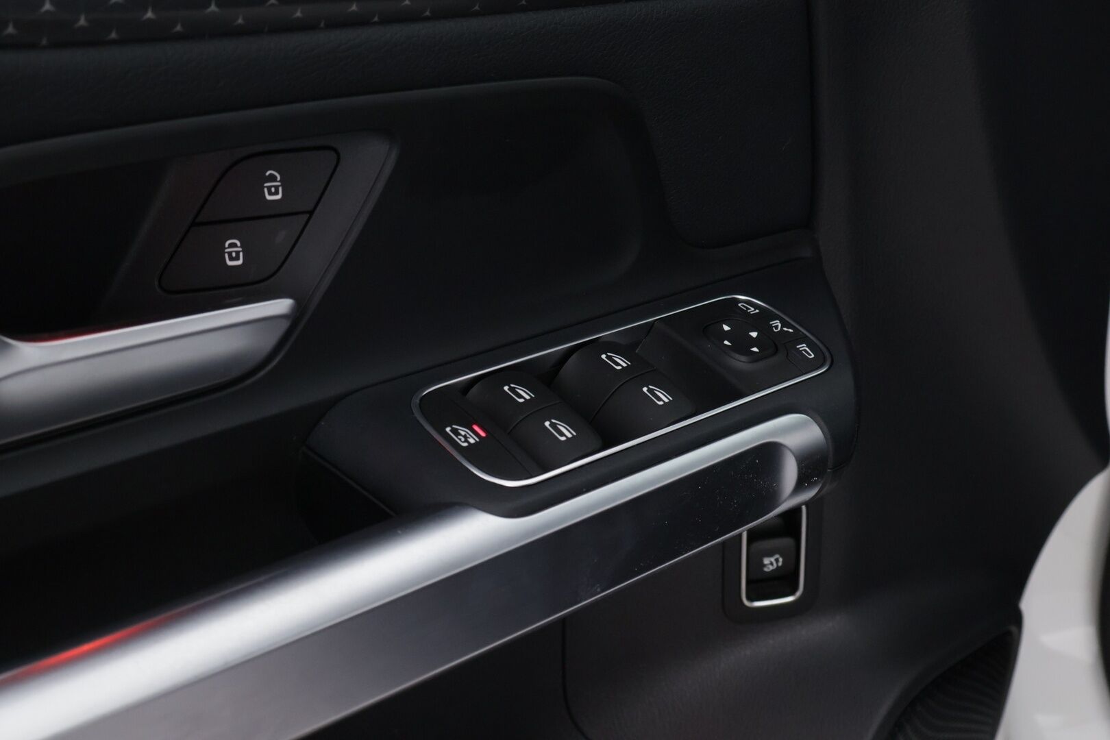 Mercedes-Benz EQB 2024 250+ - Suomiauto | DTR+Q | Nahkasisusta | Peruutuskamera | Sporttipenkit muistilla | Midline Sound | LED High Performance