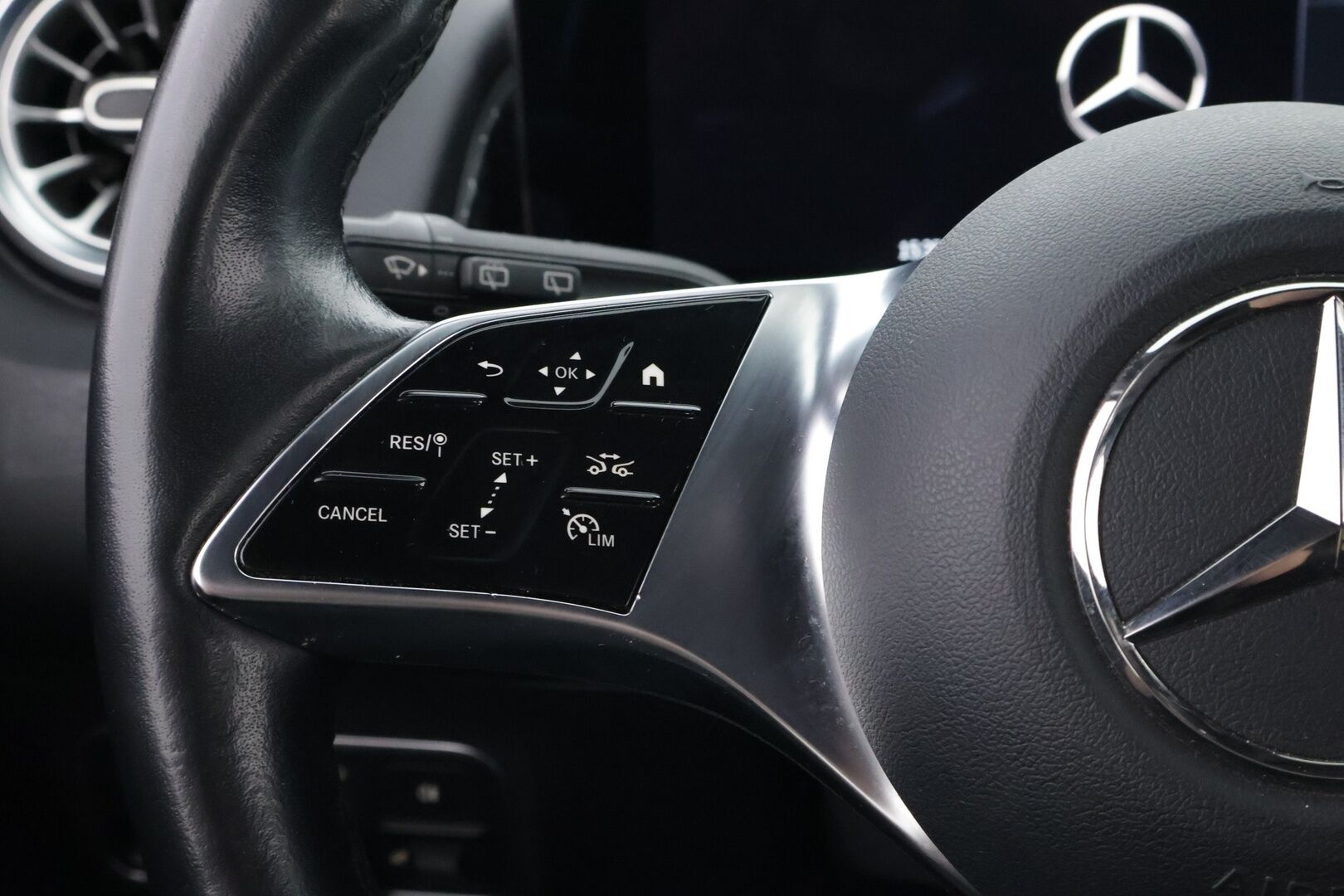 Mercedes-Benz EQB 2024 250+ - Suomiauto | DTR+Q | Nahkasisusta | Peruutuskamera | Sporttipenkit muistilla | Midline Sound | LED High Performance