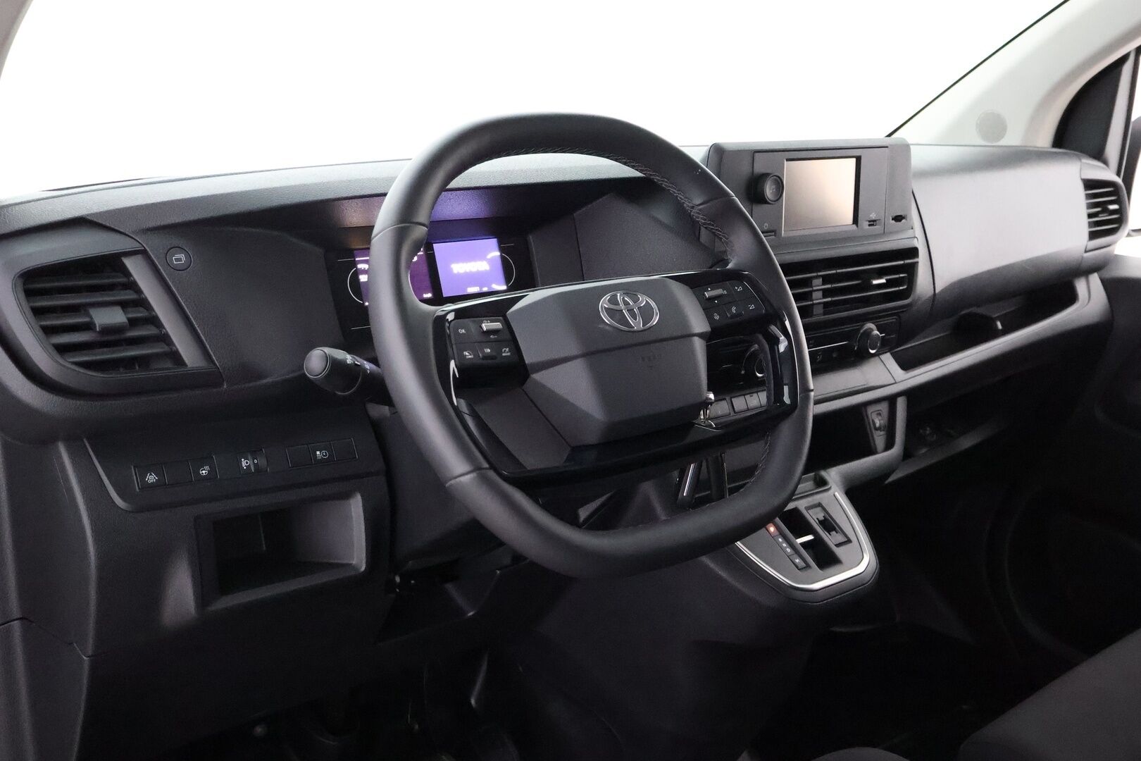 Toyota Proace 2024 2.0D L2 145 Base automaatti 4-ovinen - 3,99 % KORKOTARJOUS TÄHÄN AUTOON - ALV / Webasto / Vetokoukku / Vakkari / Peruutustutka / Bluetooth / Vaihtoehto uudelle!