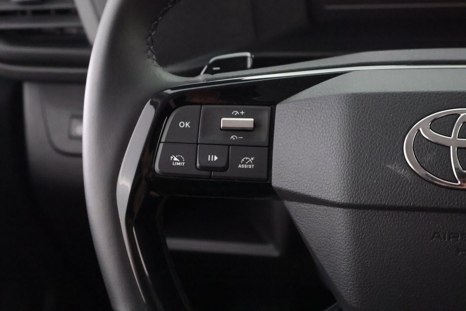 Toyota Proace 2024 2.0D L2 145 Base automaatti 4-ovinen - 3,99 % KORKOTARJOUS TÄHÄN AUTOON - ALV / Webasto / Vetokoukku / Vakkari / Peruutustutka / Bluetooth / Vaihtoehto uudelle!