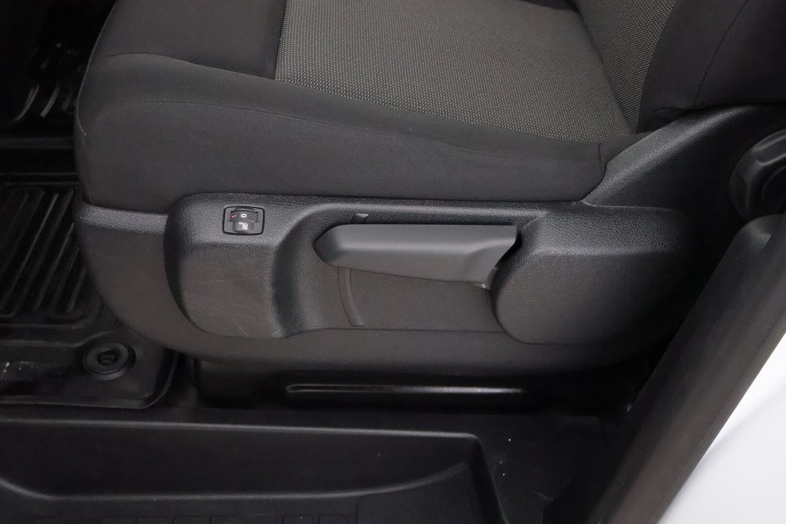 Toyota Proace 2024 2.0D L2 145 Base automaatti 4-ovinen - 3,99 % KORKOTARJOUS TÄHÄN AUTOON - ALV / Webasto / Vetokoukku / Vakkari / Peruutustutka / Bluetooth / Vaihtoehto uudelle!