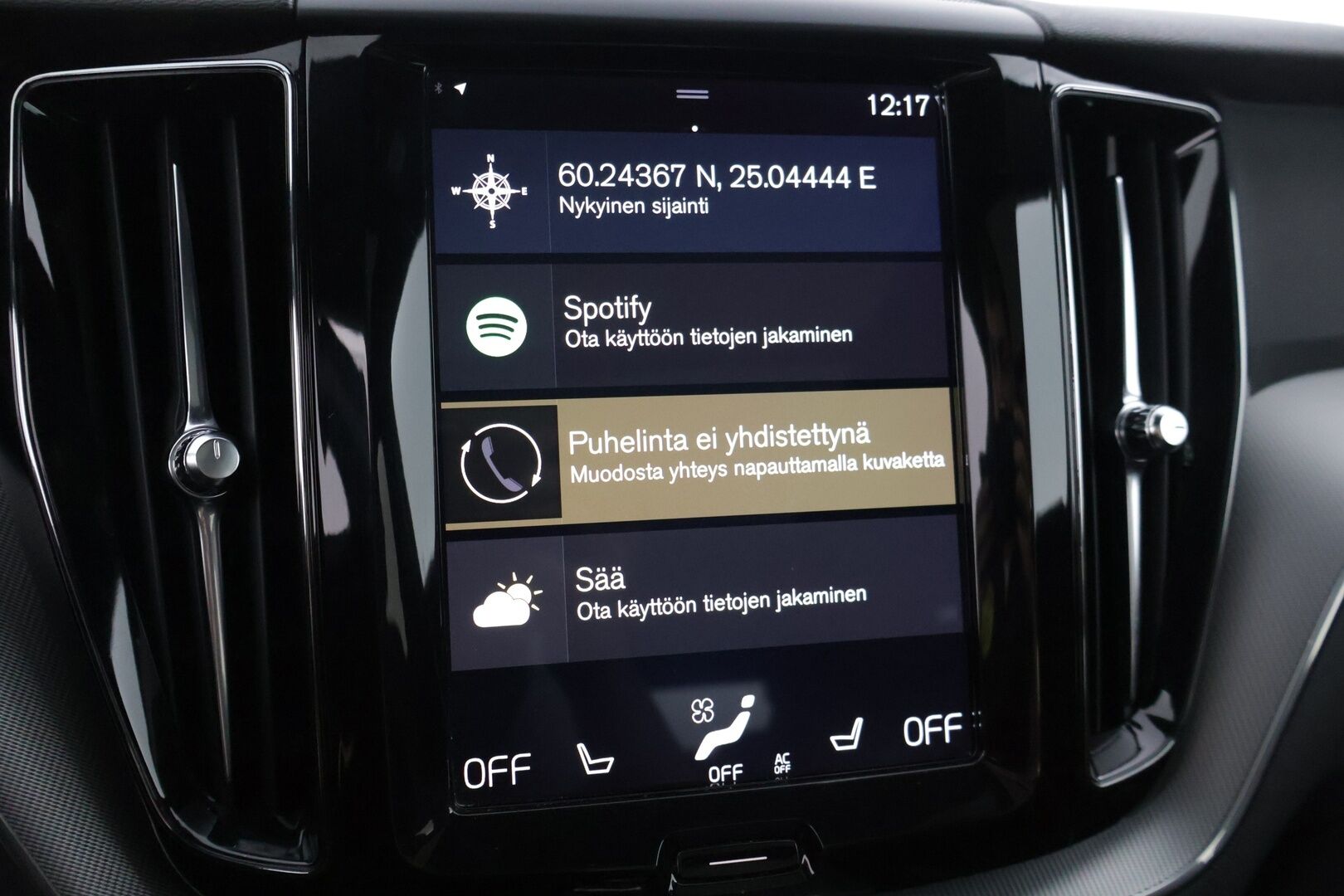 Volvo XC60 2018 T8 AWD R-Design aut * HUD / Panorama / P-Kamera / Koukku / Muistipenkki * - 3,99 % KORKOTARJOUS TÄHÄN AUTOON - Kovilla varusteilla oleva merkkihuollettu yksilö! 