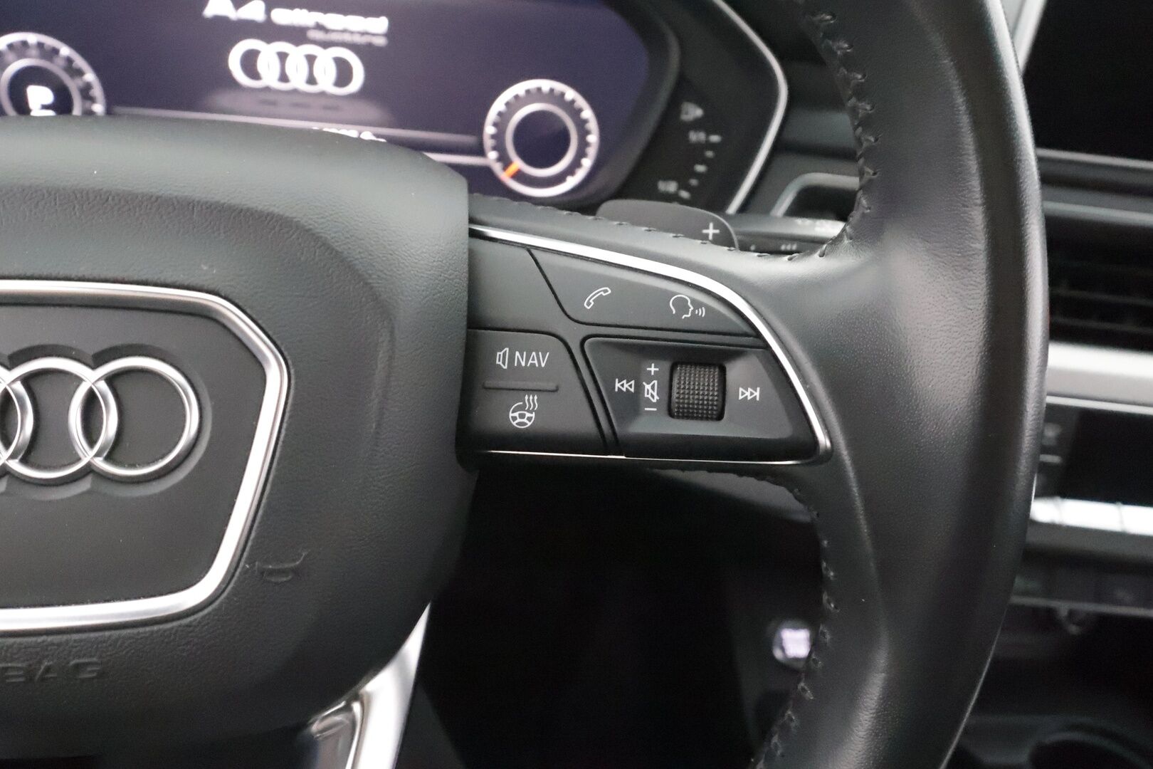Audi A4 allroad quattro 2018 Business Comfort Edition 2,0 TFSI 185 kW quattro S tronic - | ACC | Webasto | Panorama | Koukku | Matrix-LED | P.Kamera | Navi | Keyless | Digimittari | Kaistavahti | Ratinlämmitin | Ambient | Sähköluukku | Sporttipenkit | Huippuvarusteet | 