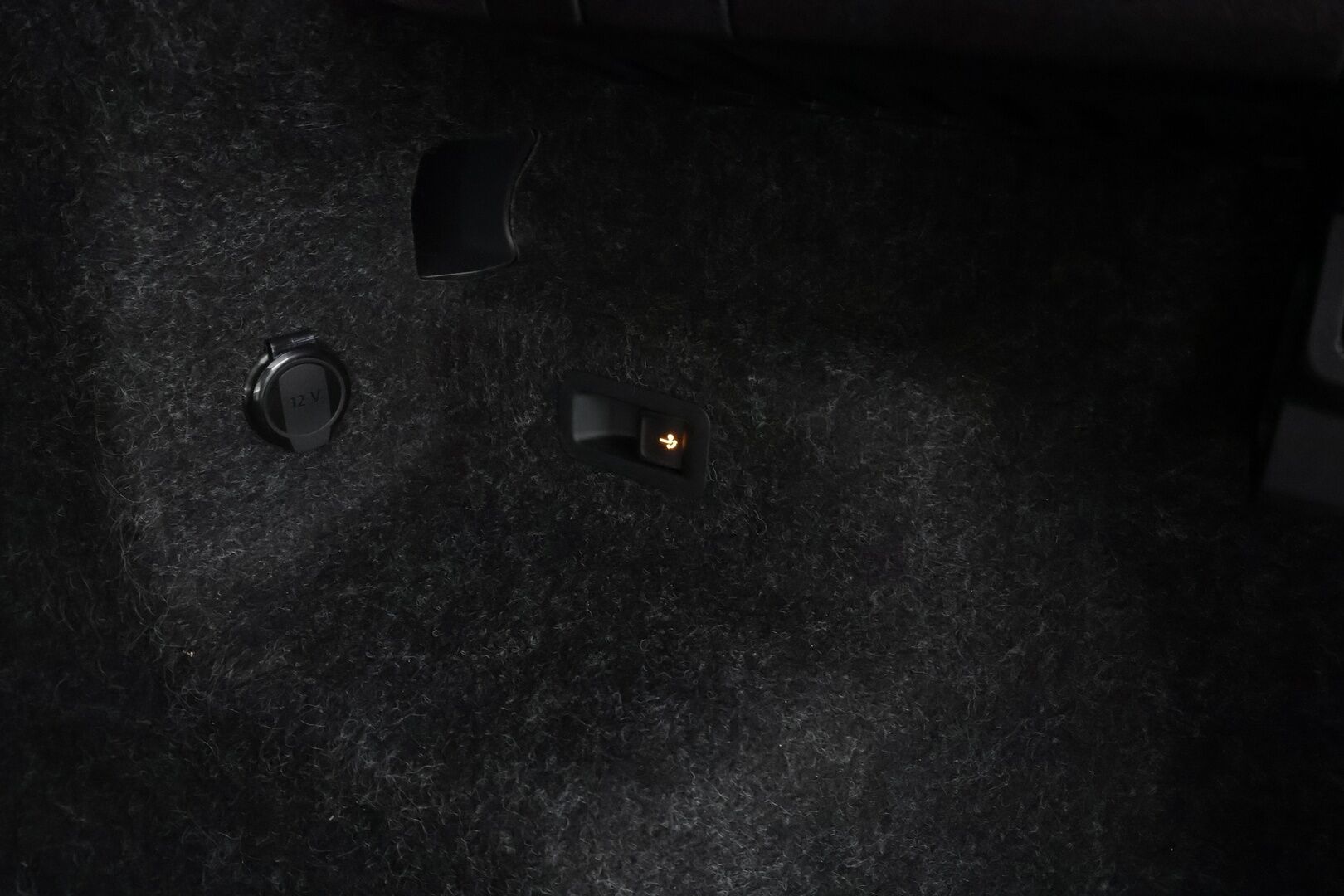 Skoda Enyaq 2021 80 SportLine iV * ILP / Koukku / ACC / Matrix-LED / 360° / Navi / Kaistavahti / Digimittaristo / Keyless * - Akku kuntotarkastettu / Kahdet renkaat