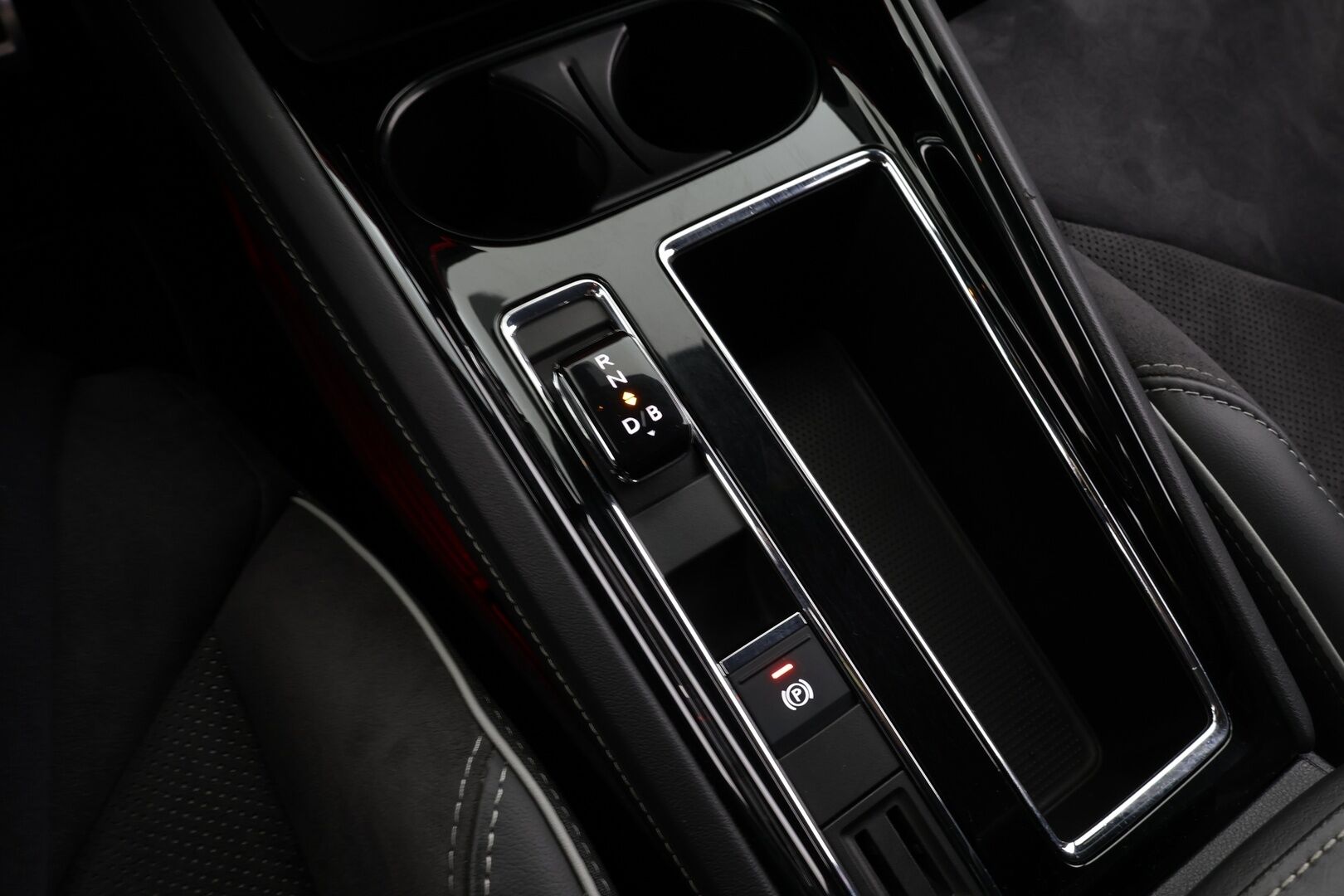 Skoda Enyaq 2021 80 SportLine iV * ILP / Koukku / ACC / Matrix-LED / 360° / Navi / Kaistavahti / Digimittaristo / Keyless * - HULLU BLACKWEEK 2,49% KORKOTARJOUS - Akku kuntotarkastettu / Kahdet renkaat