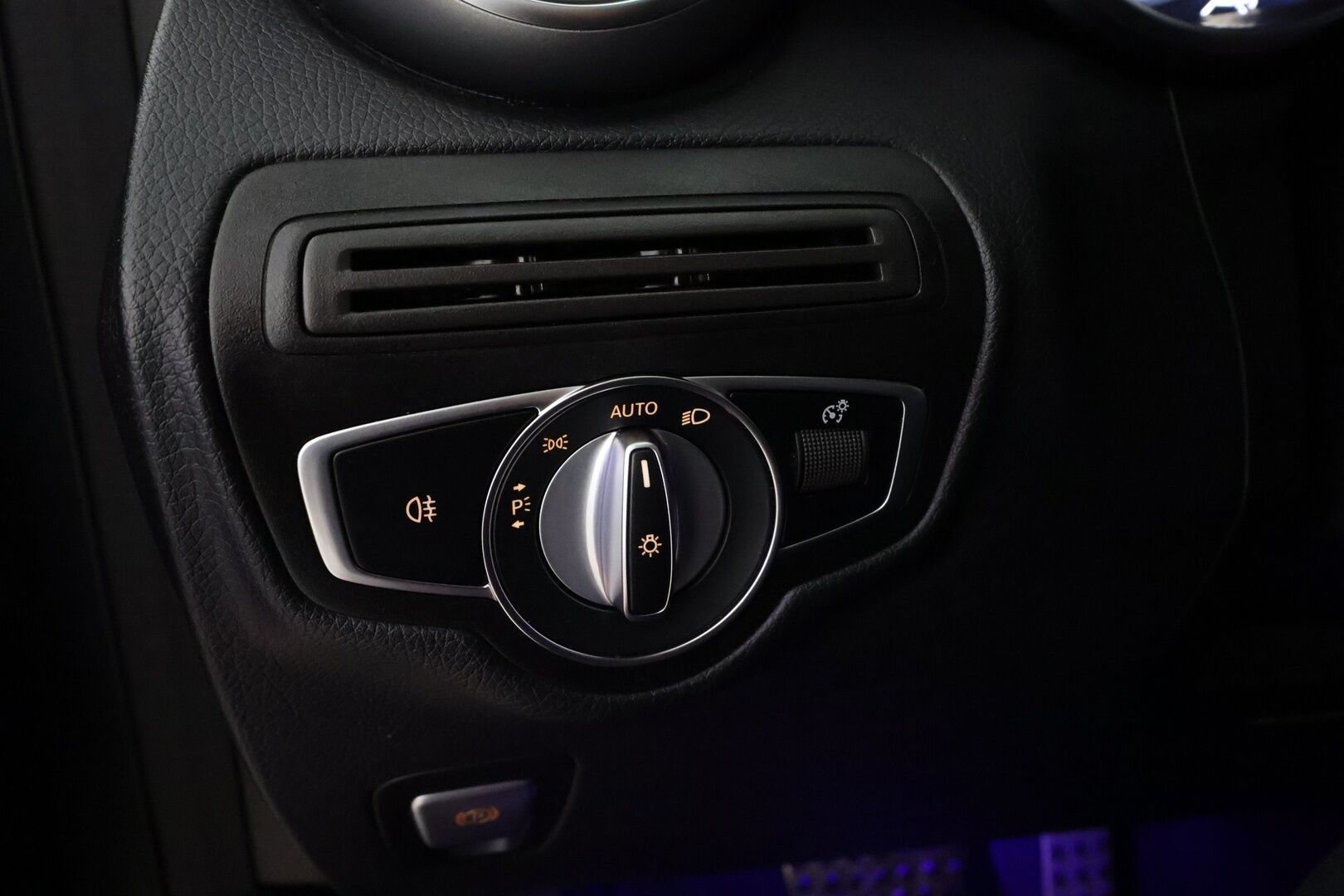 Mercedes-Benz GLC 2021 300 de 4MATIC AMG EQ Power * Distronic / LED-High Performance / P.kamera / Sportpenkit / Navi / Kaistavahti * - Akku kuntotarkastettu SoH 89% / Kahdet renkaat - Osta nyt, maksa vasta ensi vuonna