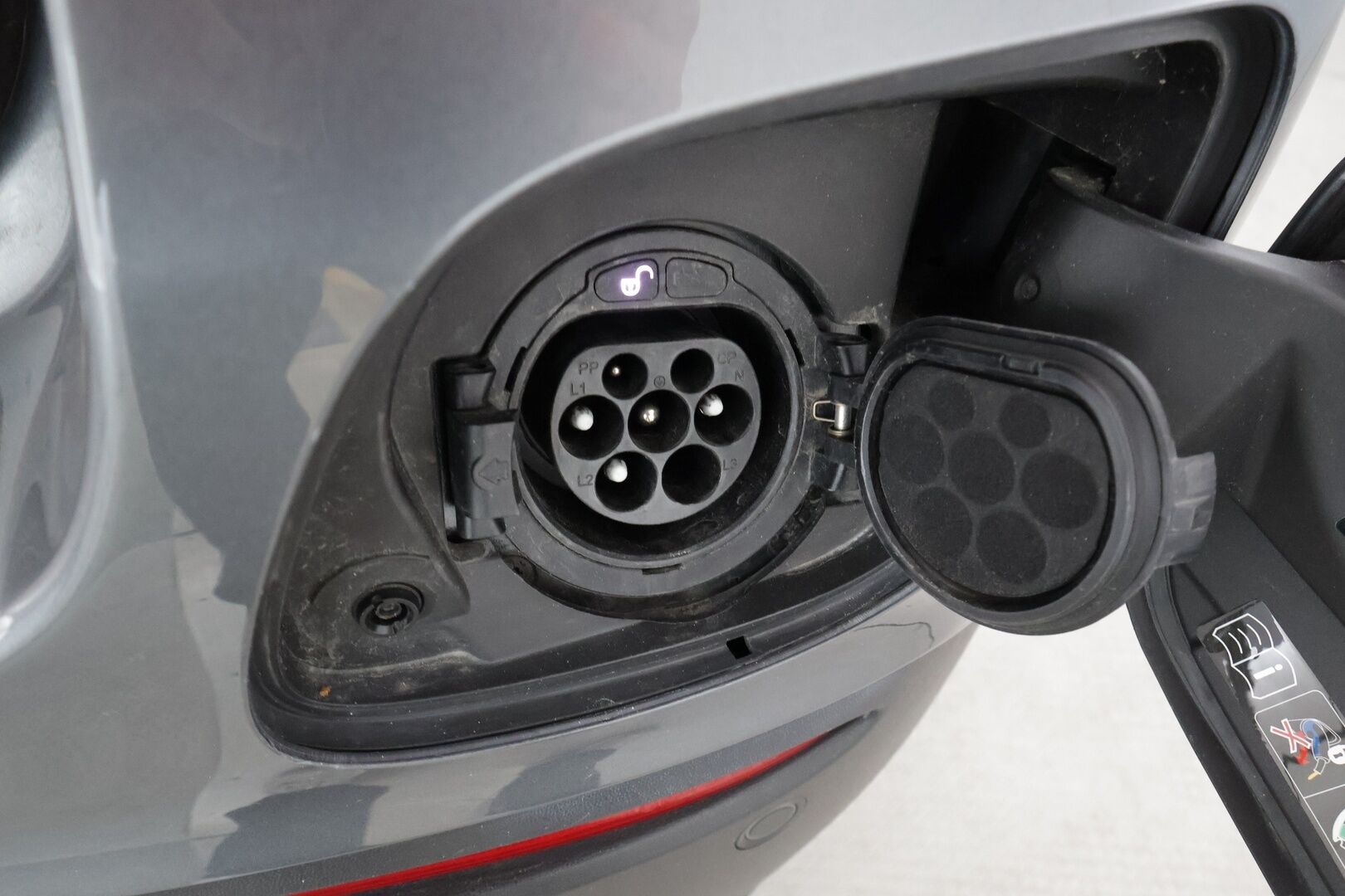 Mercedes-Benz GLC 2021 300 de 4MATIC AMG EQ Power * Distronic / LED-High Performance / P.kamera / Sportpenkit / Navi / Kaistavahti * - Akku kuntotarkastettu SoH 89% / Kahdet renkaat - Osta nyt, maksa vasta ensi vuonna